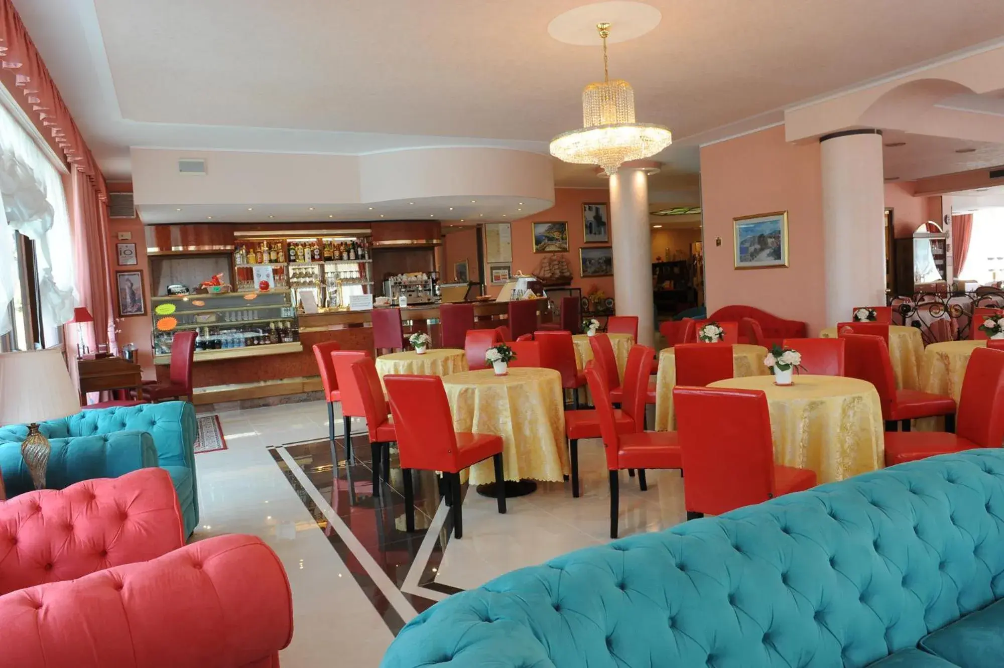 Communal lounge/ TV room, Restaurant/Places to Eat in Hotel Cristallo