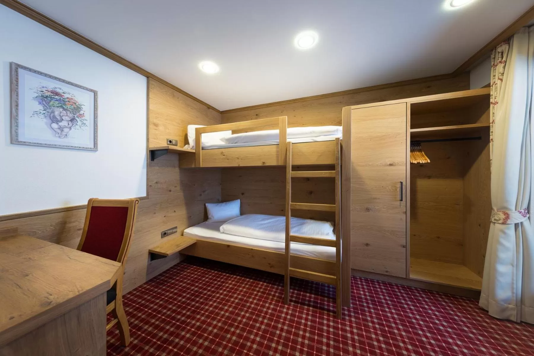 Photo of the whole room, Bed in Hotel Tirolerhof 4 Sterne Superior