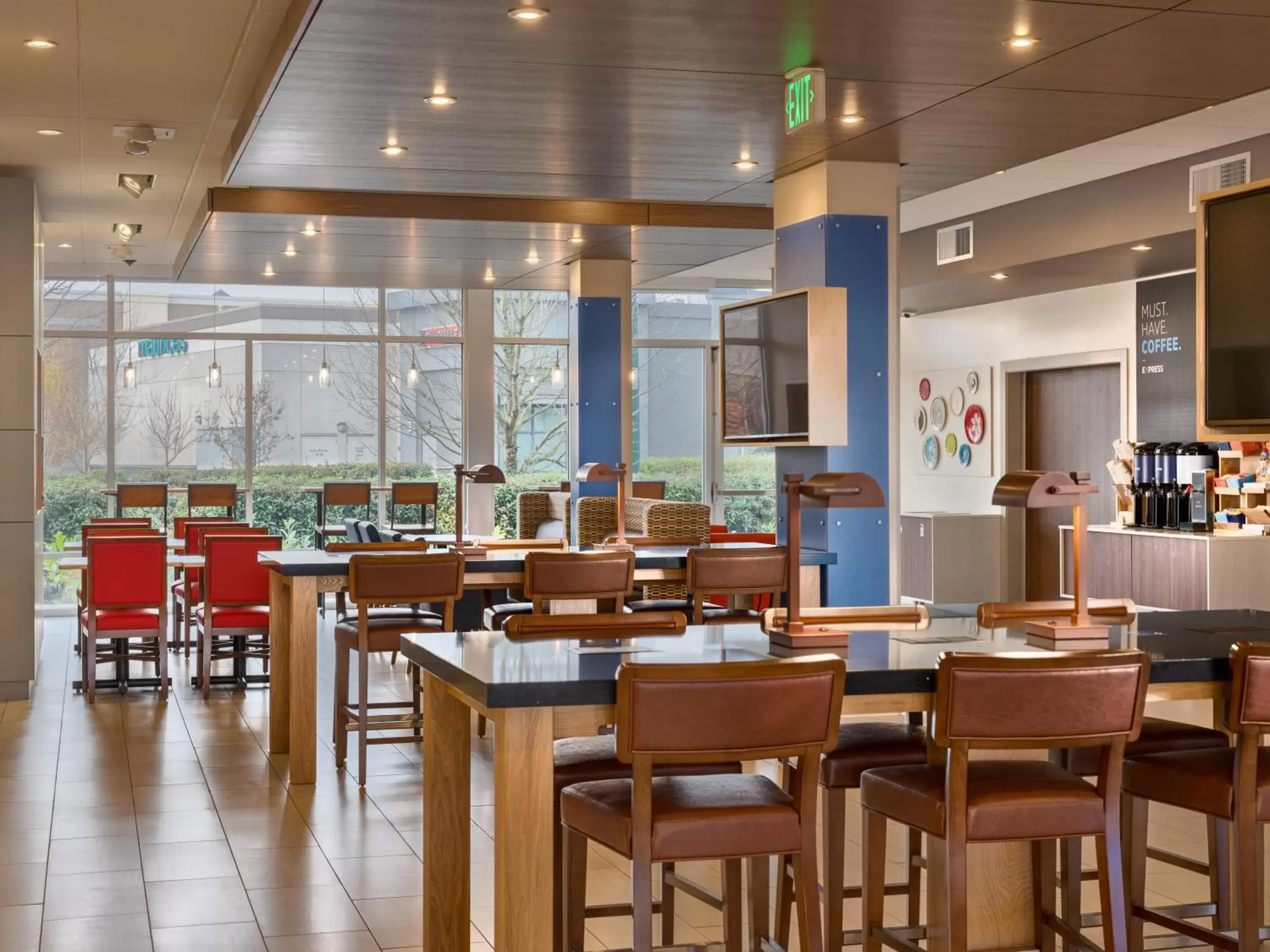 Breakfast, Restaurant/Places to Eat in Holiday Inn Express & Suites Salem North - Keizer, an IHG Hotel
