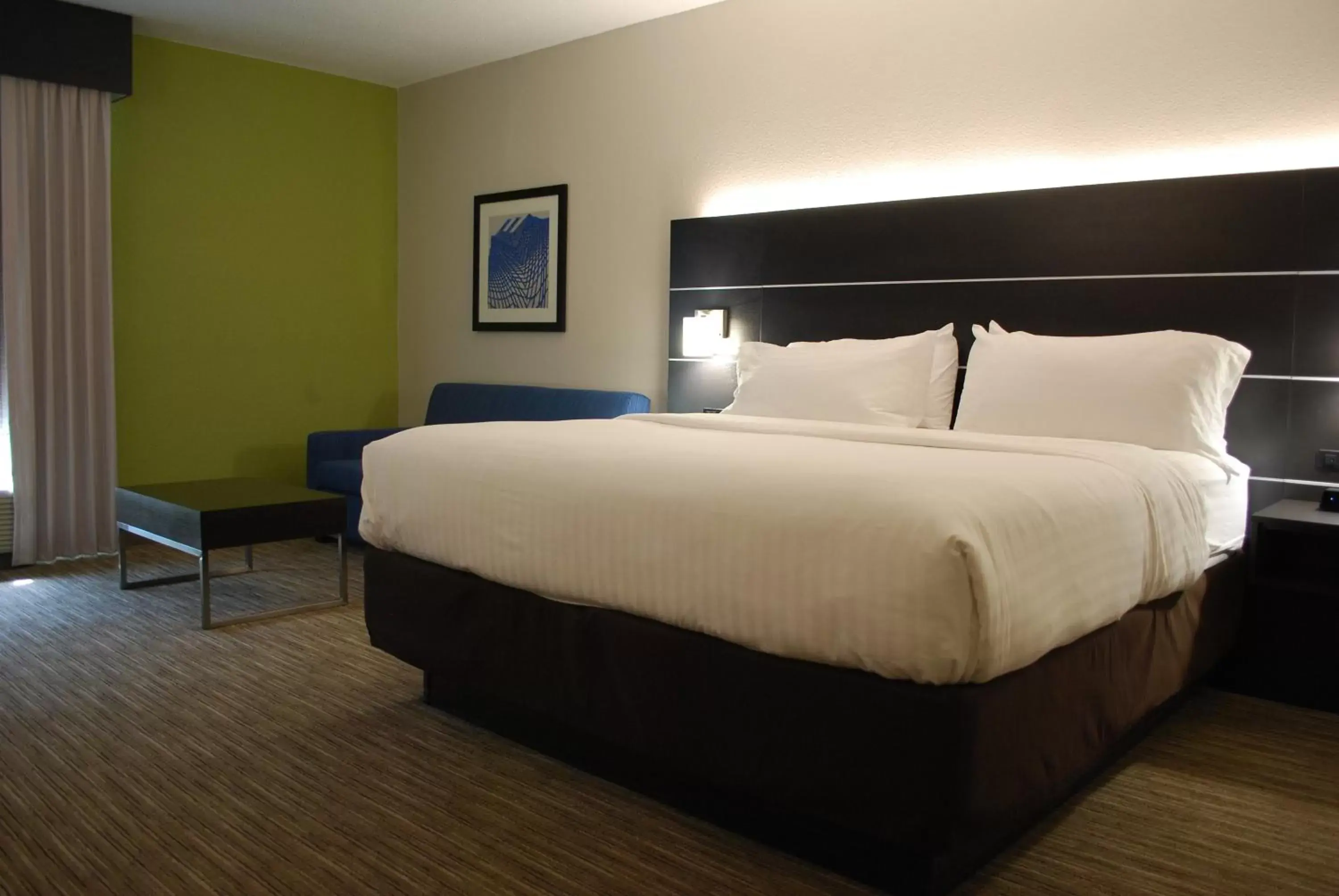 Photo of the whole room, Bed in Holiday Inn Express Hotel & Suites Kingsport-Meadowview I-26, an IHG Hotel