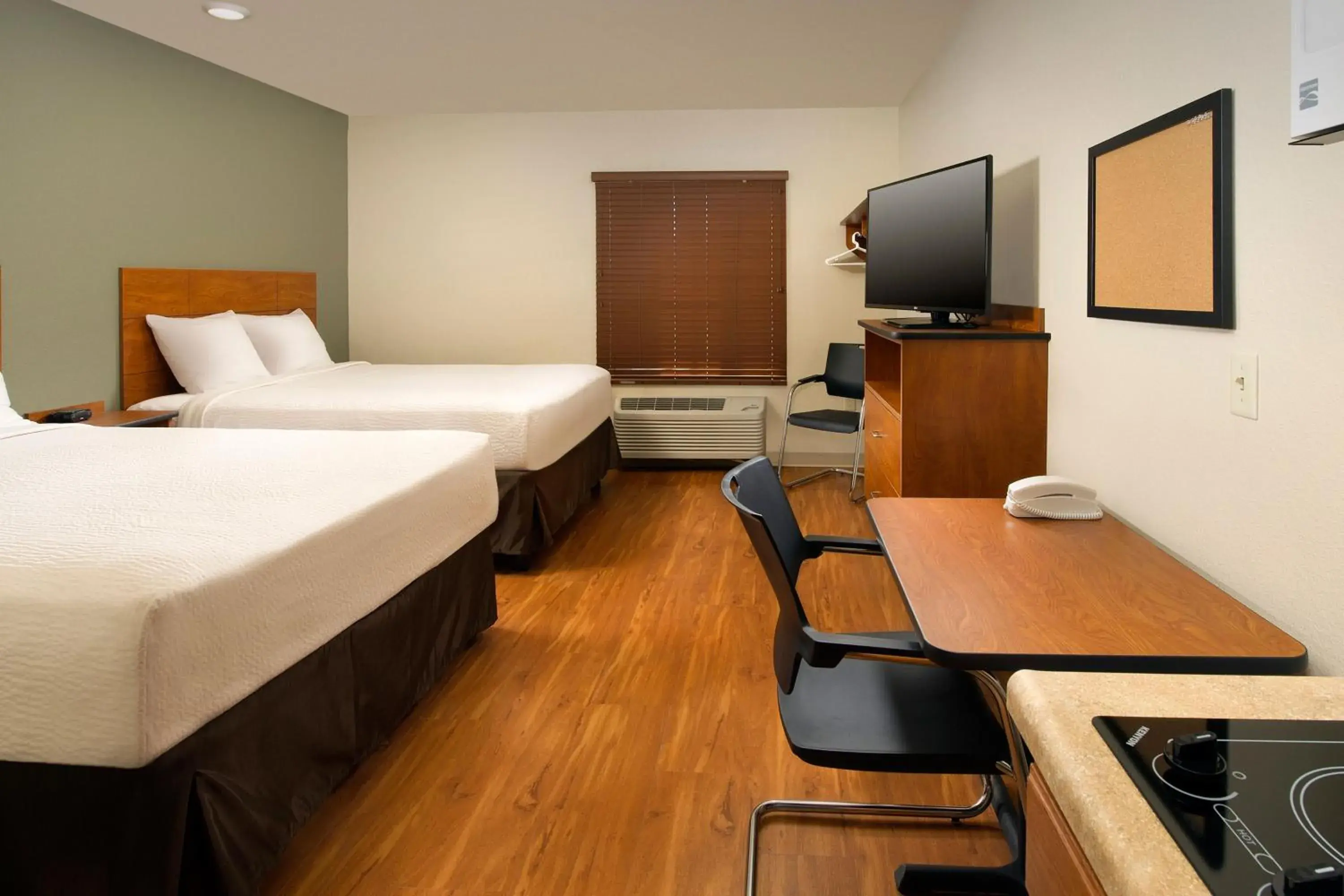 Bed in Extended Stay America Select Suites - Oklahoma City - West