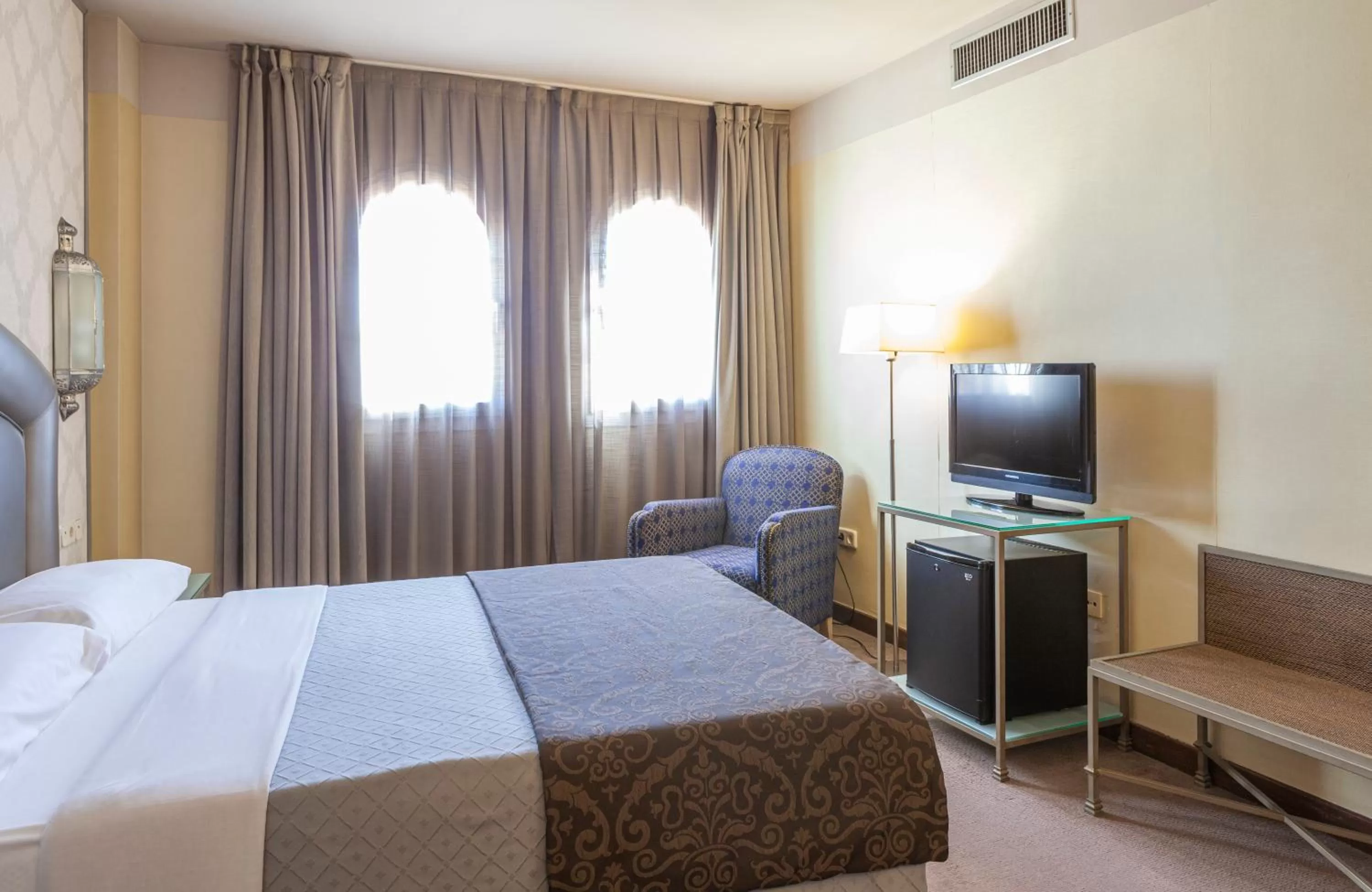 Photo of the whole room, Bed in Hotel Macià Alfaros