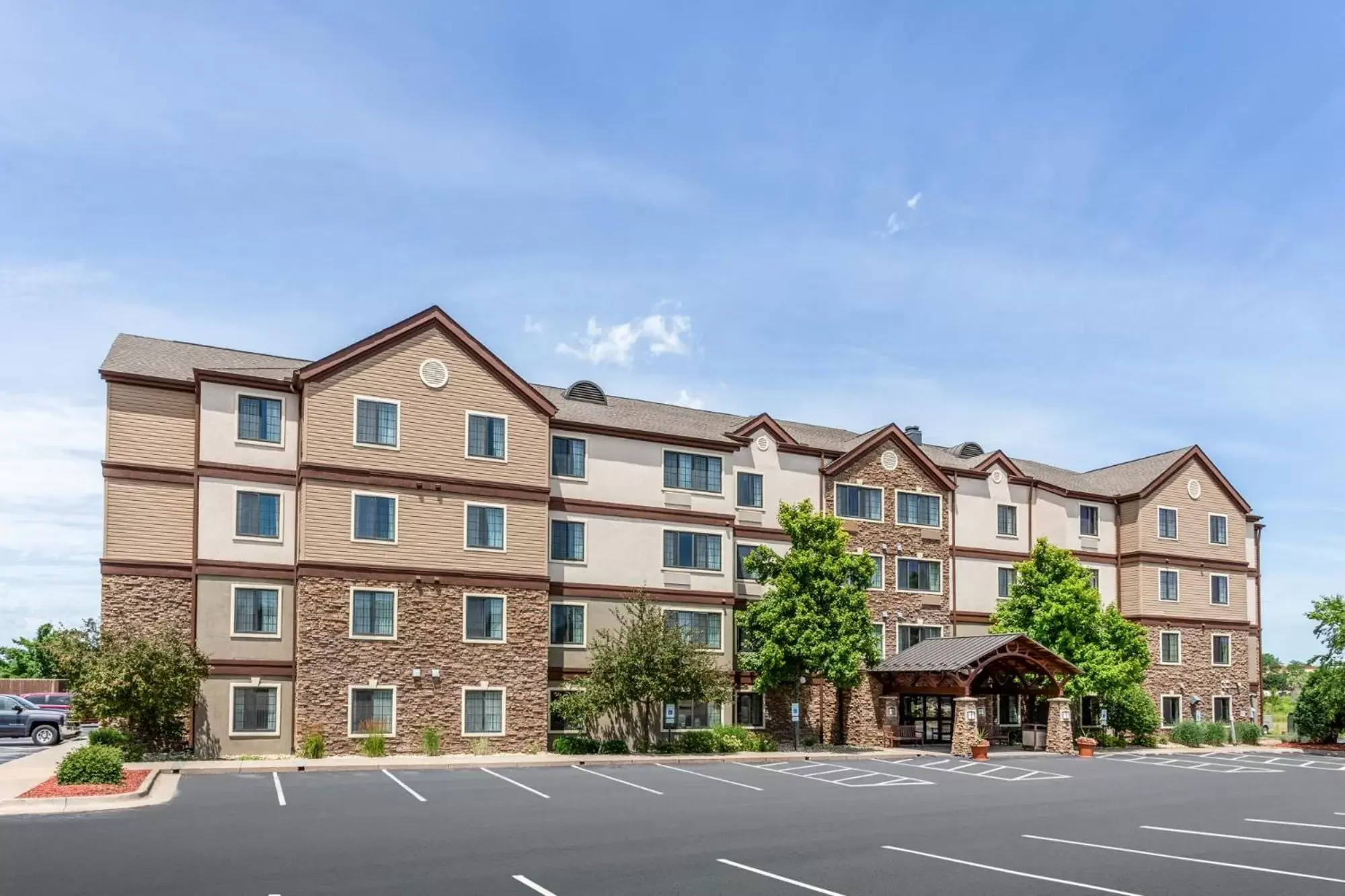 Facade/entrance, Property Building in Staybridge Suites Davenport, an IHG Hotel