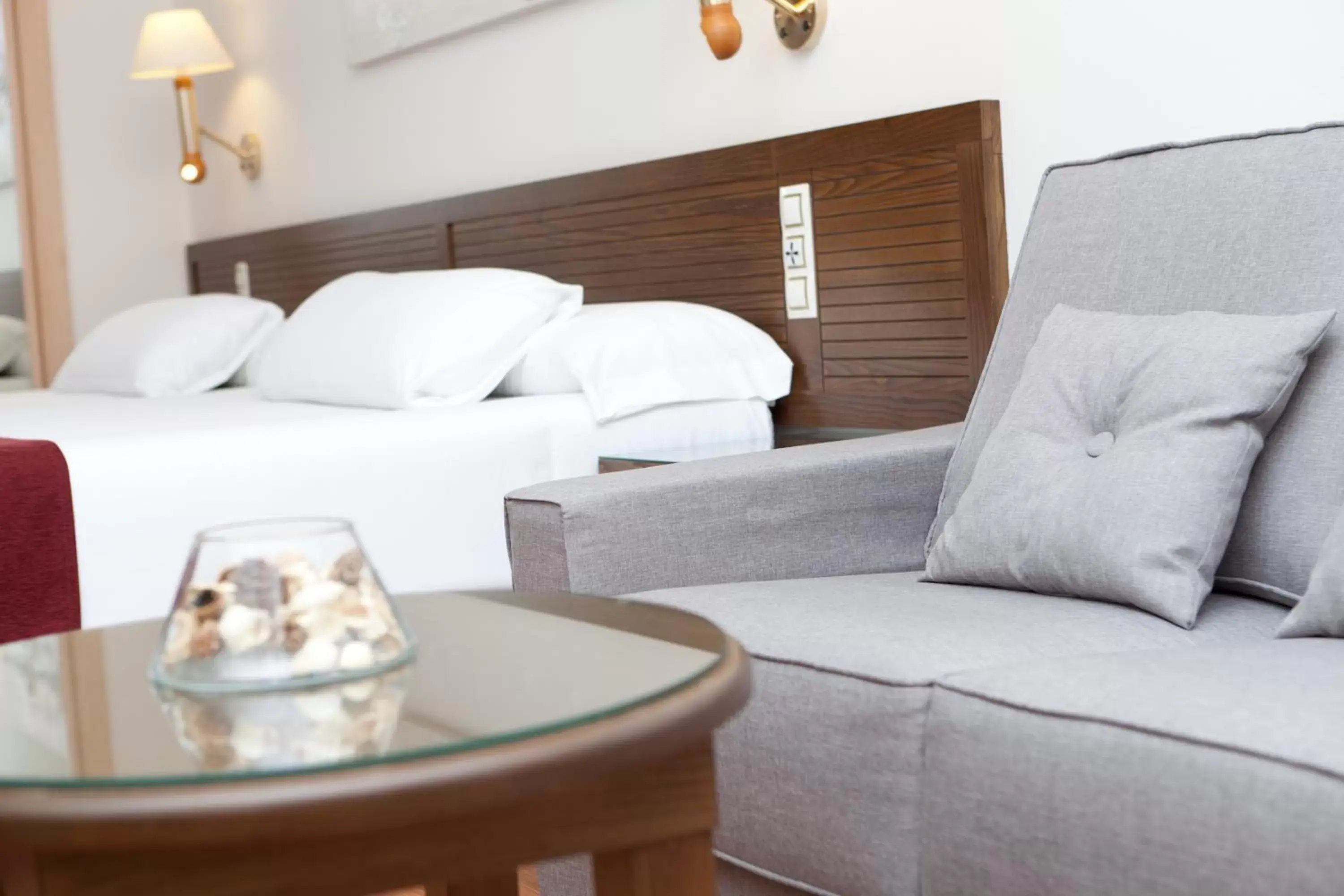 Bedroom, Seating Area in Senator Cádiz Spa Hotel