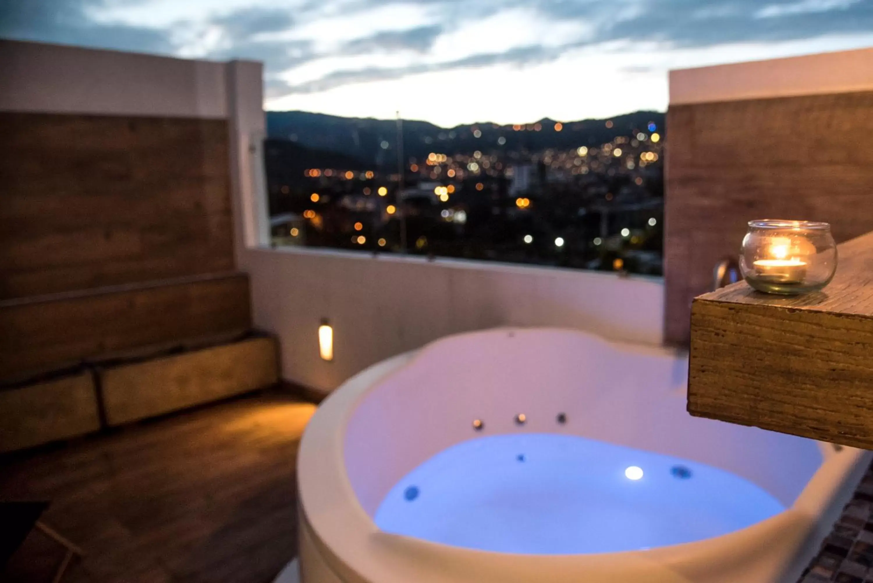 Hot Tub in Hotel Toscana Plaza