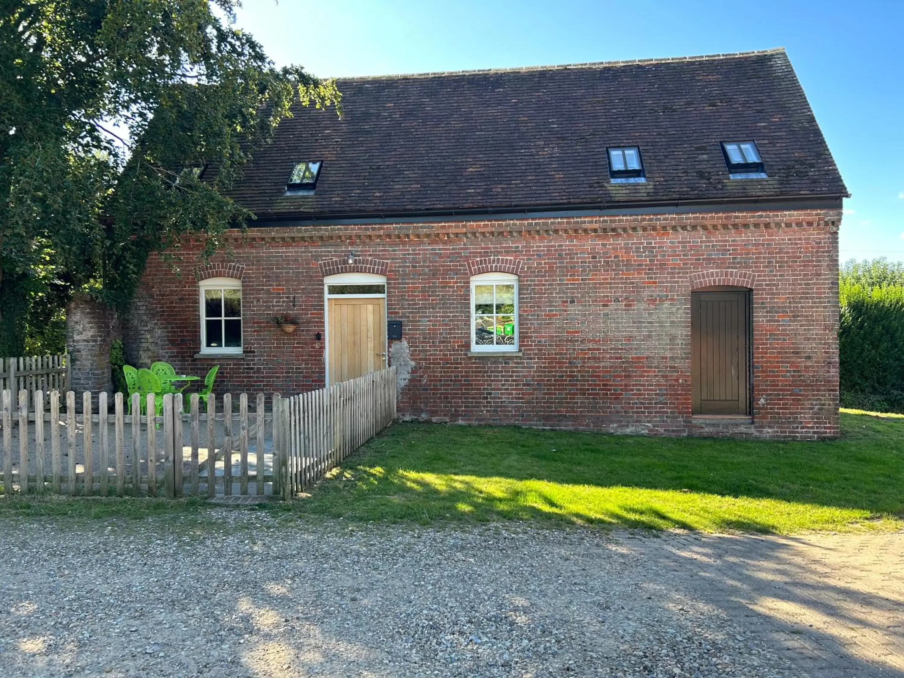 Property Building in The Red Lion Charing Heath