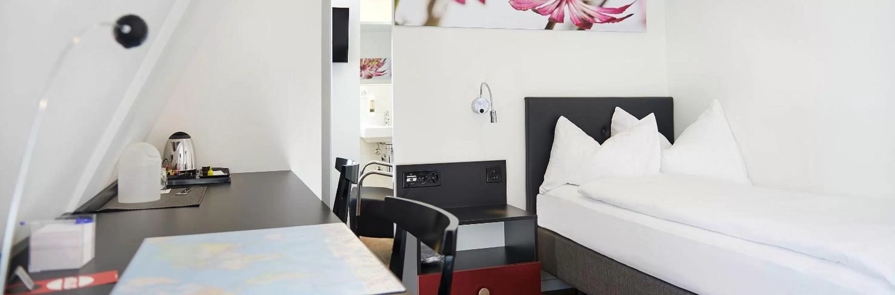 Photo of the whole room, Bed in Hotel Hottingen