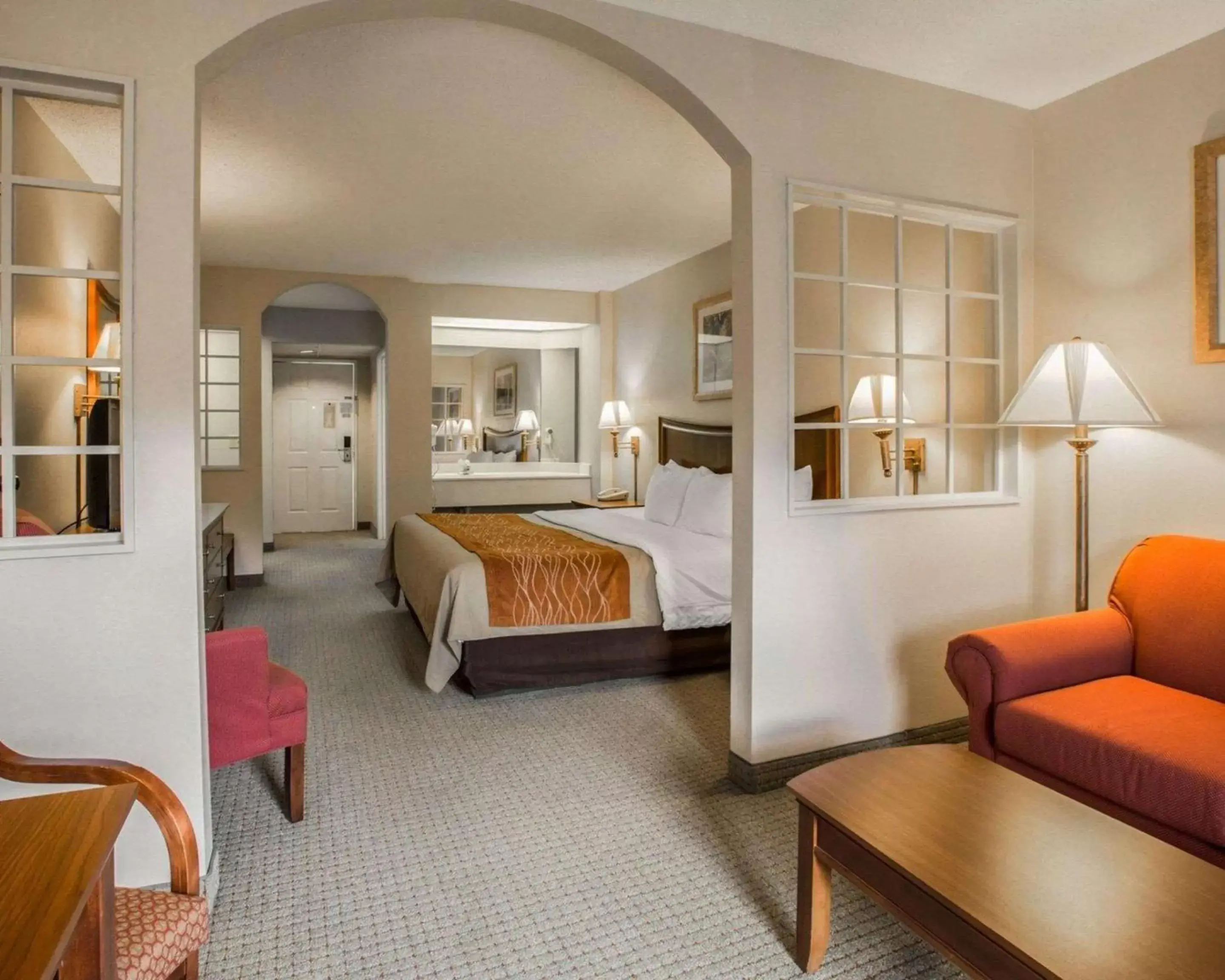 Photo of the whole room, Bed in Rodeway Inn & Suites Cherokee On the River Photo of the whole room, Bed in Rodeway Inn & Suites Cherokee On the River