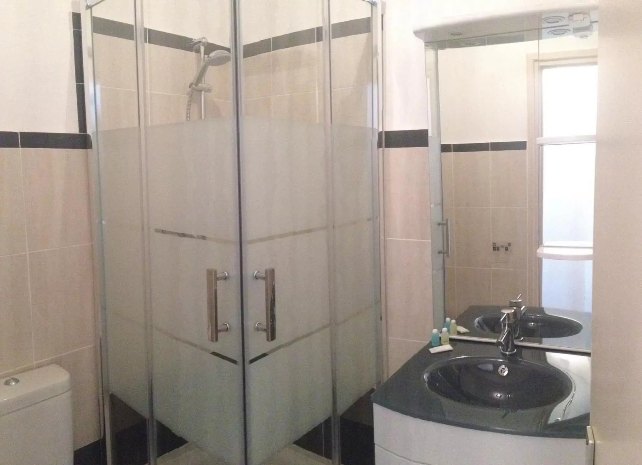 Shower, Bathroom in Chez Louis