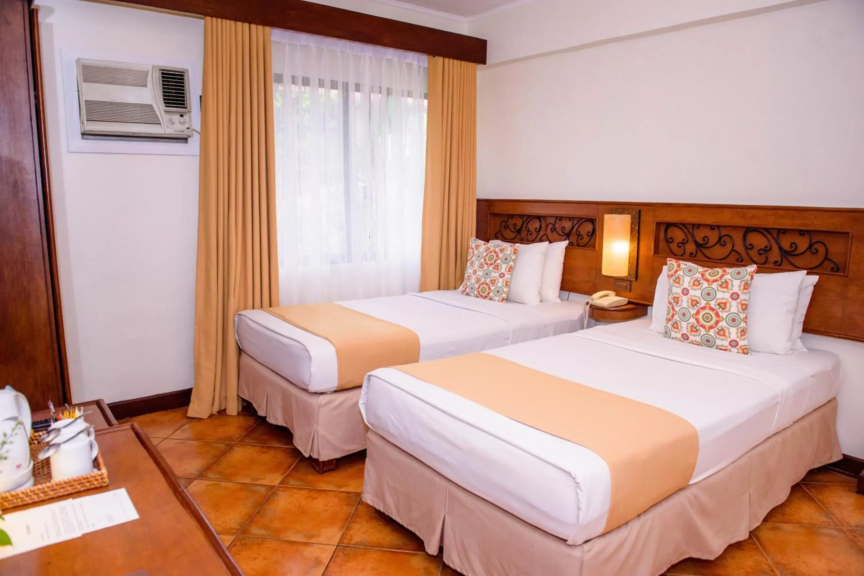 Standard Twin Room - single occupancy in Montebello Villa Hotel