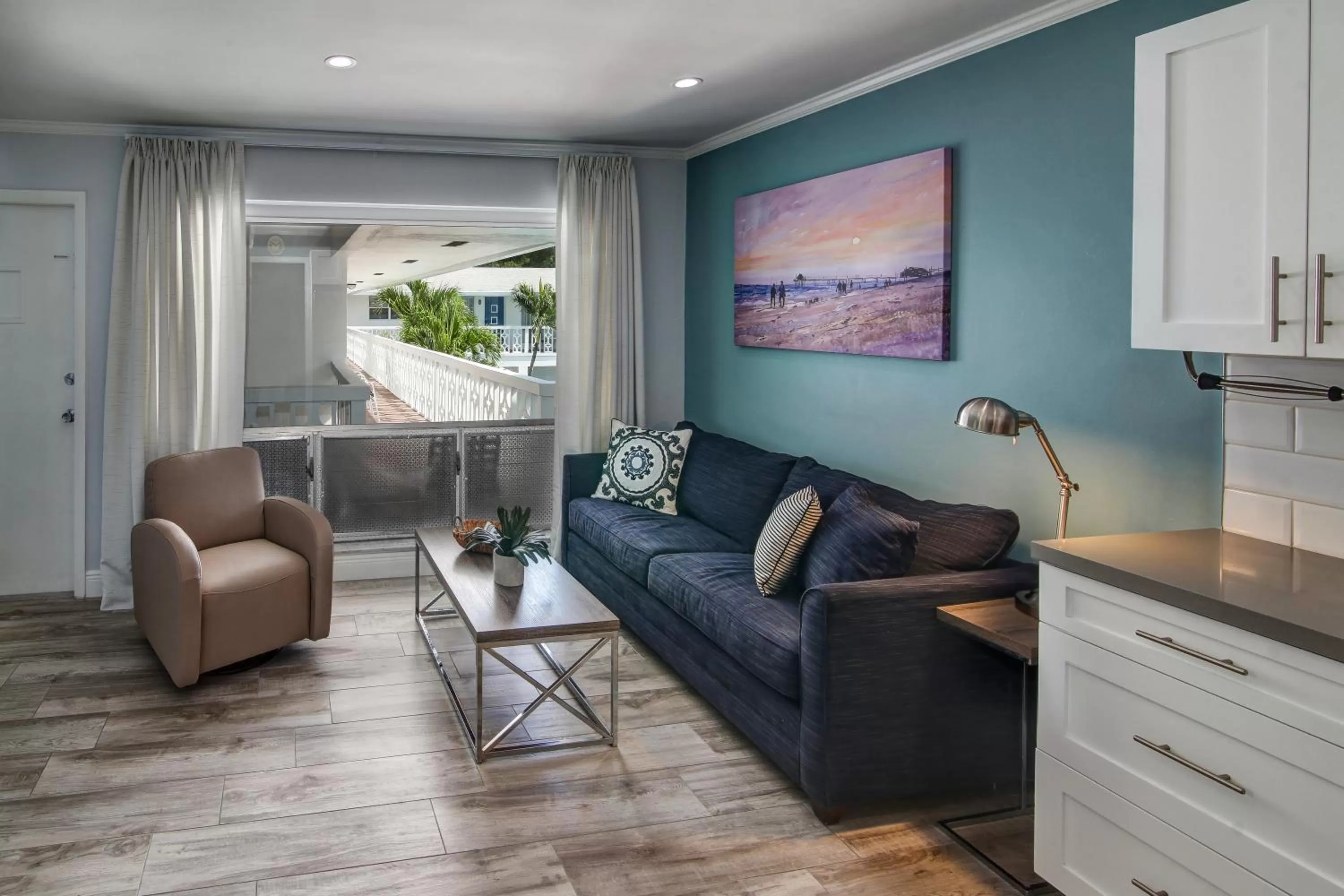 Living room in May-Dee Suites in Florida