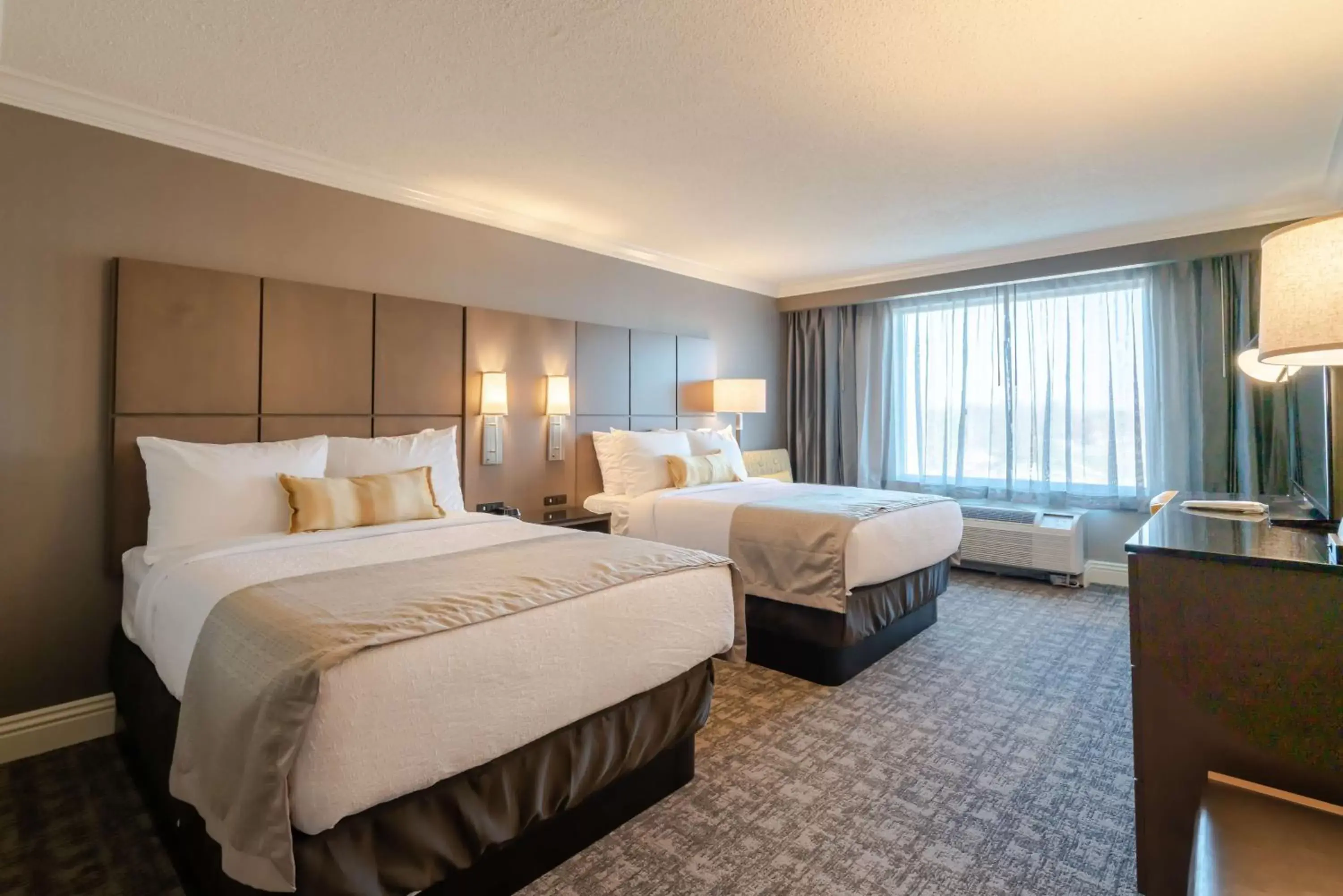 Photo of the whole room, Bed in Best Western Premier Airport/Expo Center Hotel