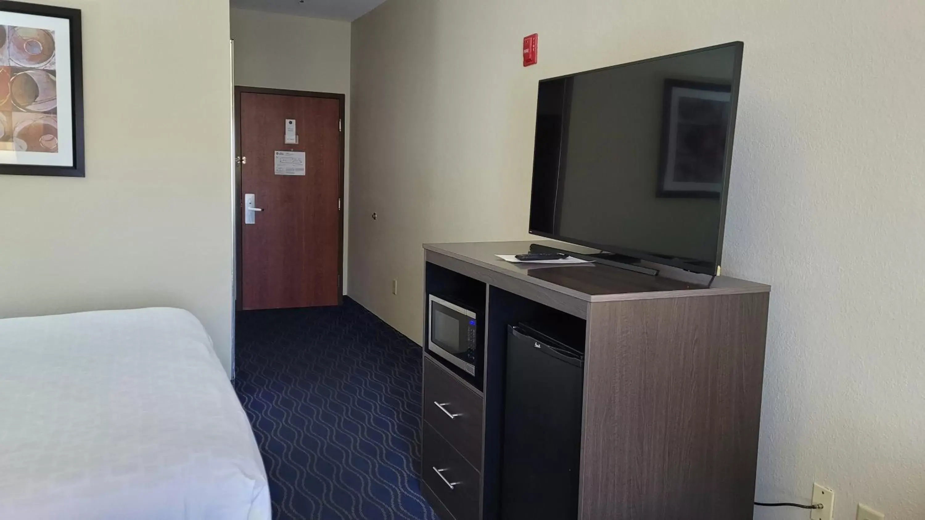 TV and multimedia, Kitchen/Kitchenette in Best Western Troy Inn