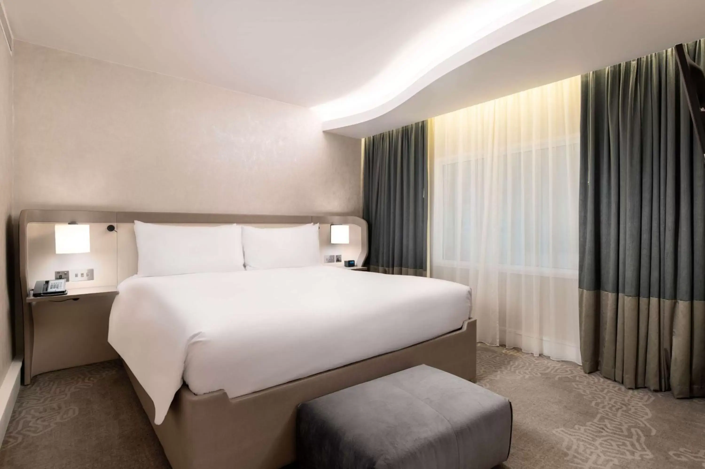 Bed in Hilton London Heathrow Airport Bed in Hilton London Heathrow Airport