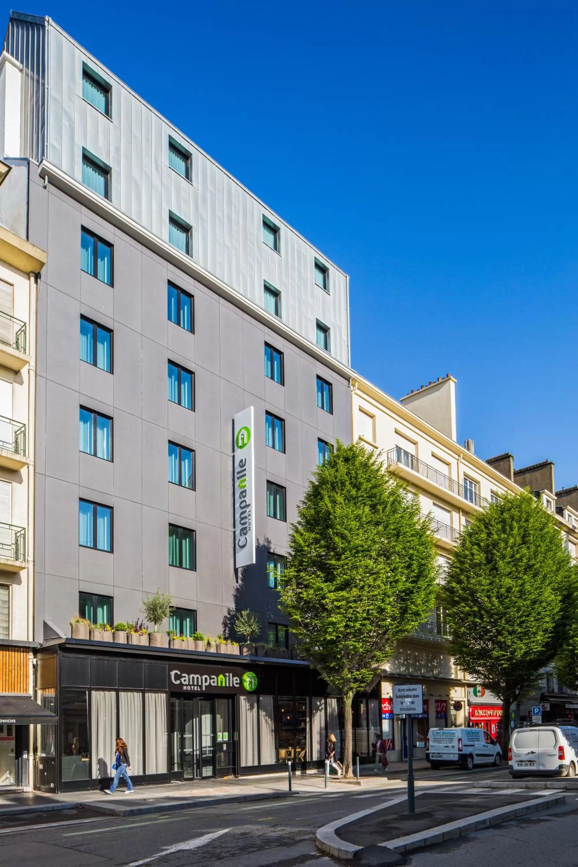 Facade/entrance in Campanile Rennes Centre - Gare