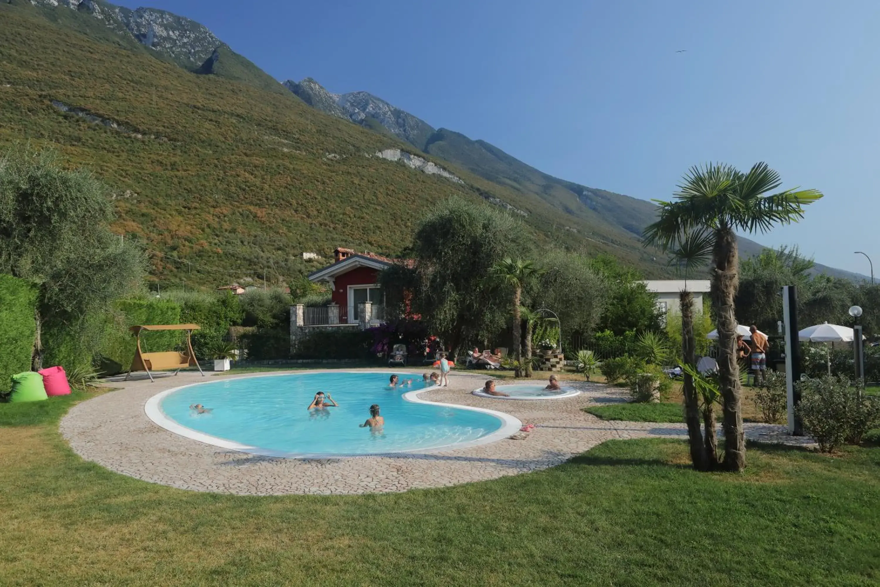 Garden, Swimming Pool in Hotel Benacus Malcesine