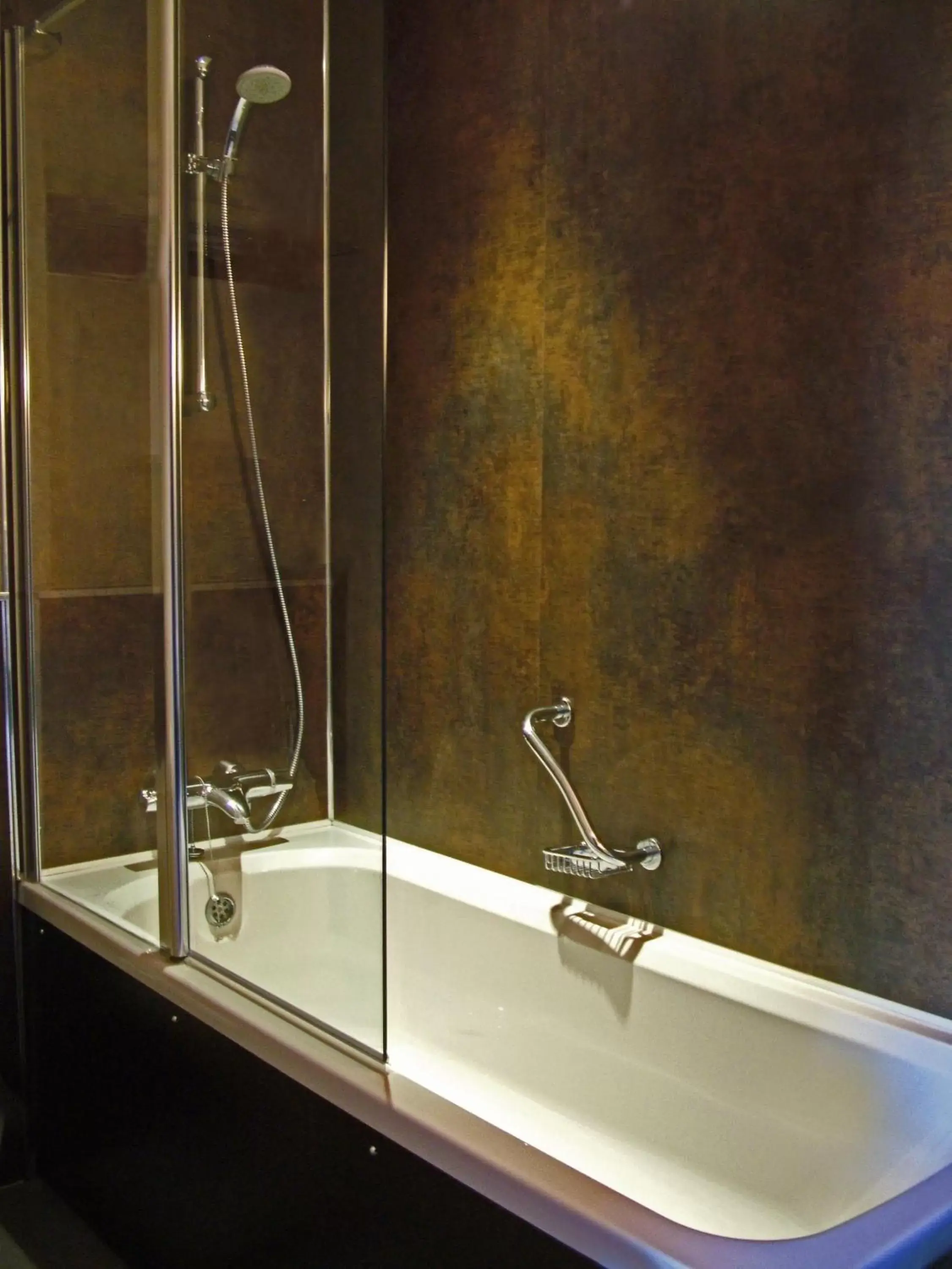 Bathroom in The Abbey Lodge Hotel