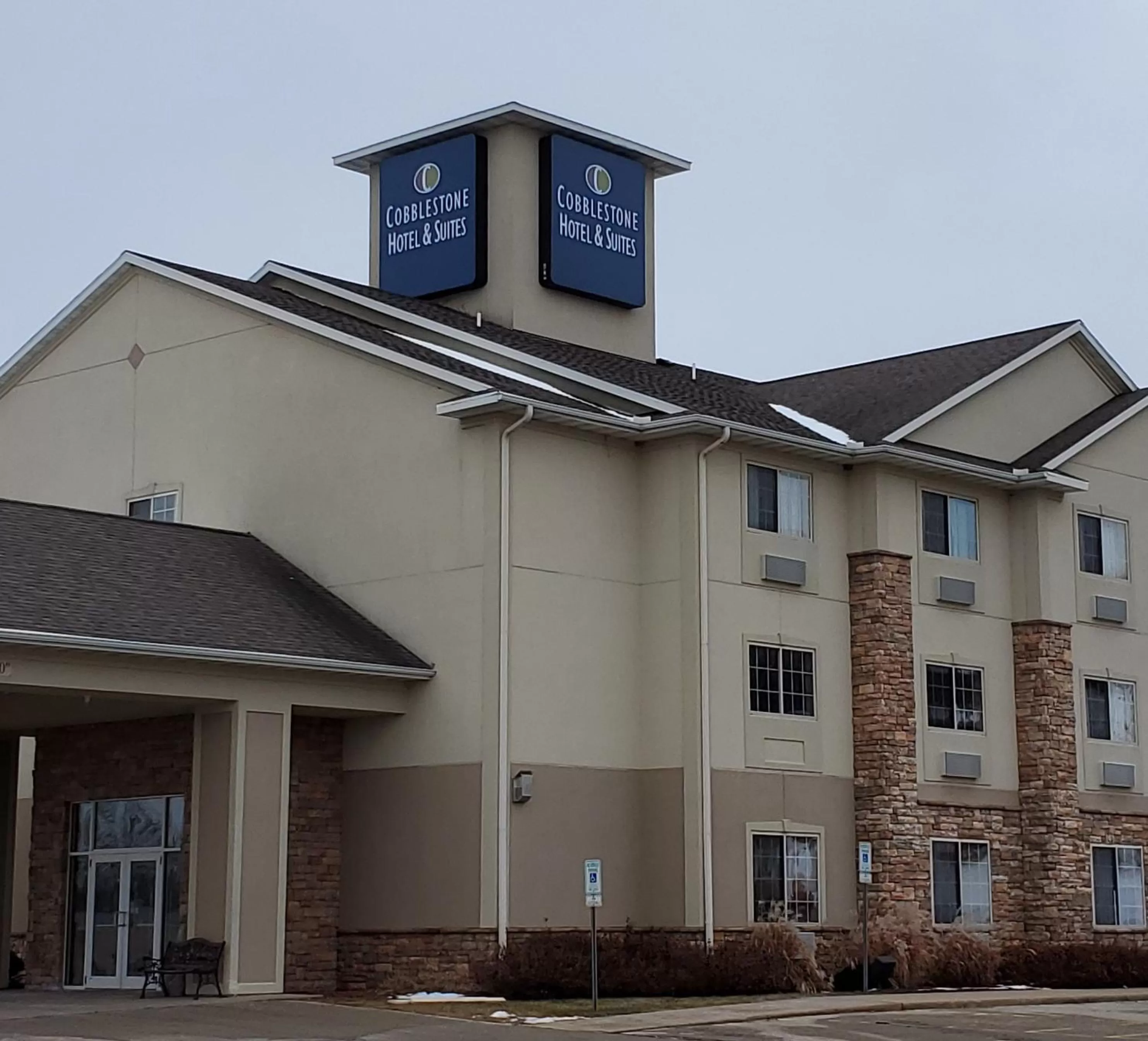 Facade/entrance in Cobblestone Suites - Ripon