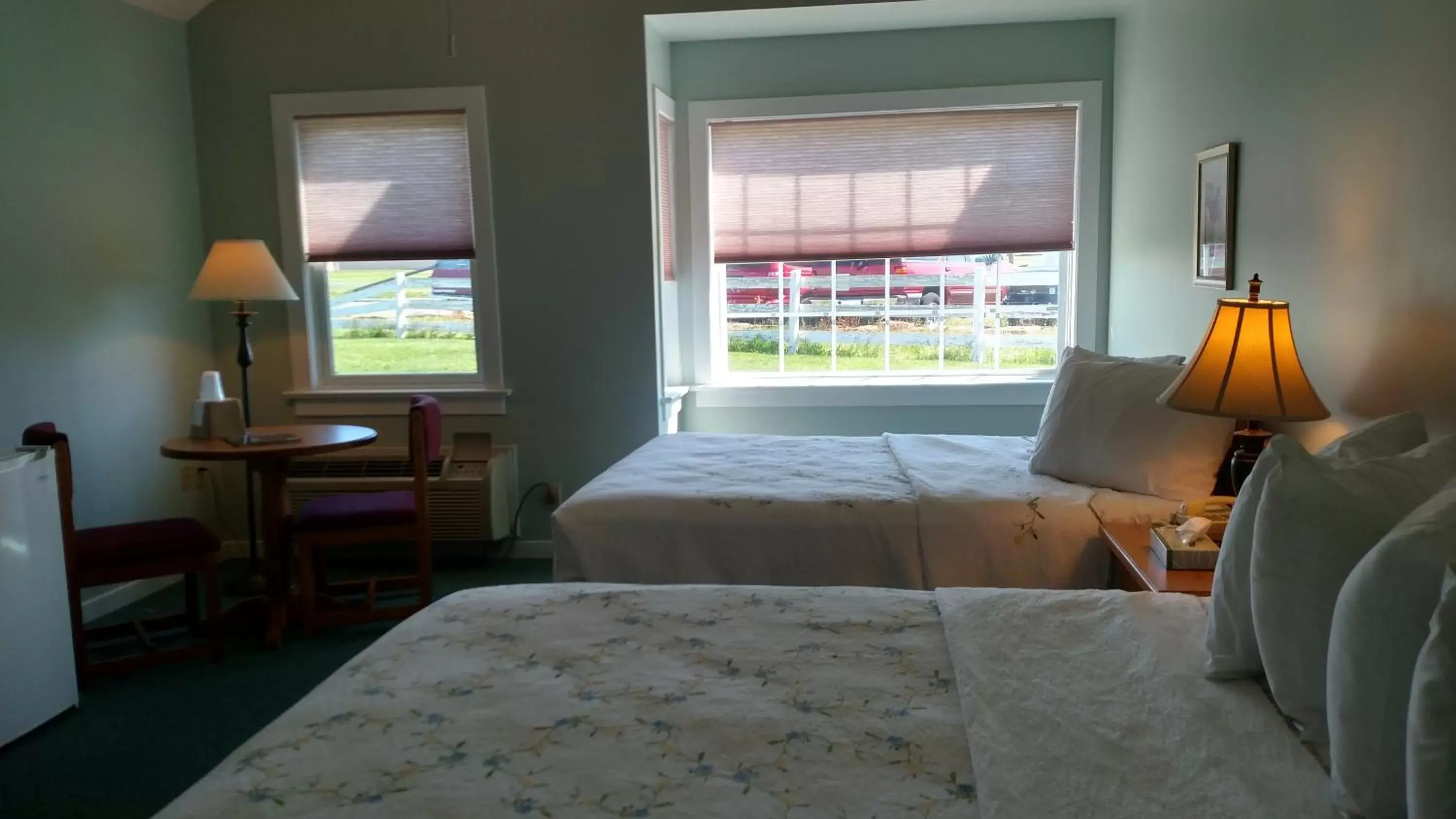 Dining area, Bed in Spruce Lane Lodge and Cottages