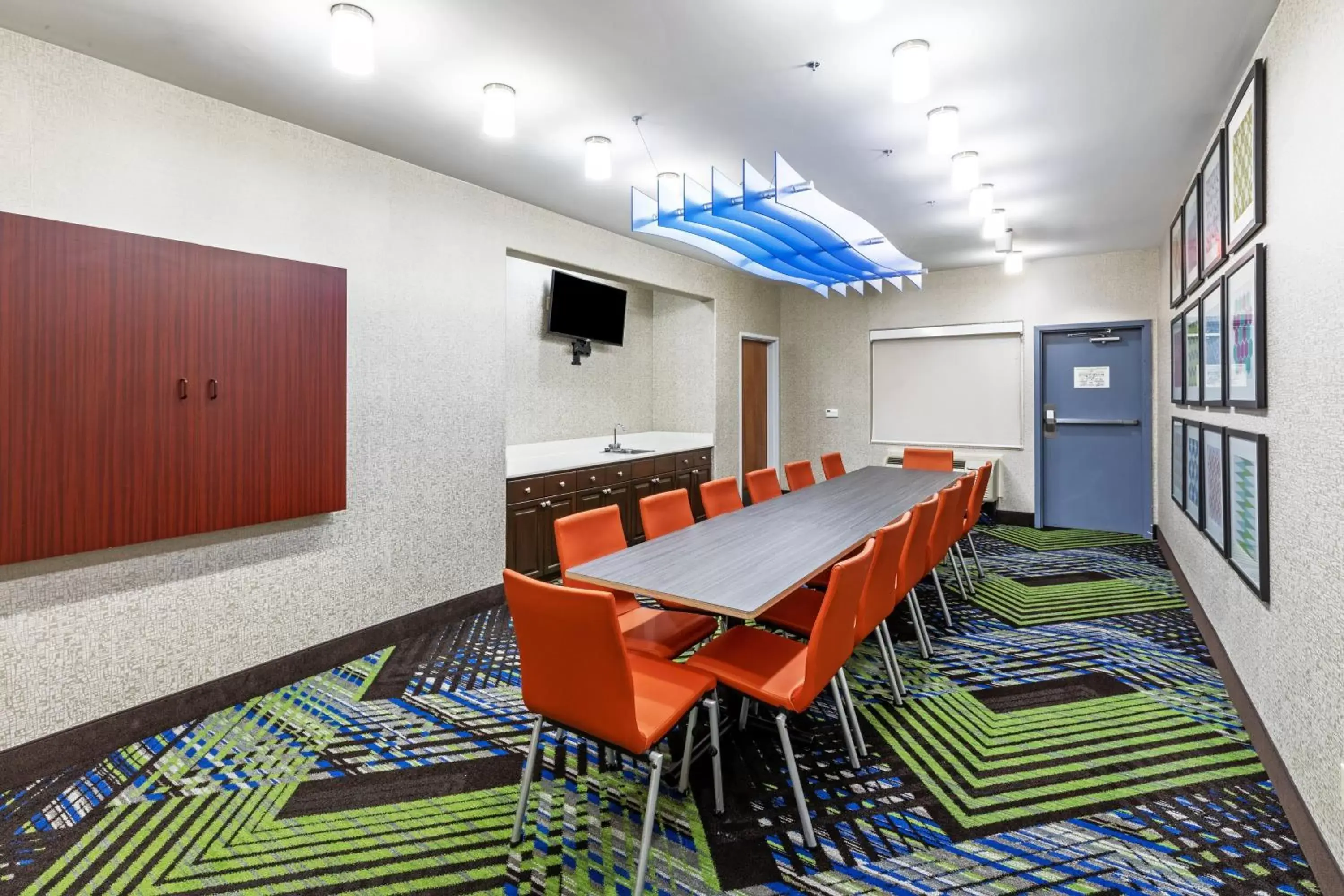 Meeting/conference room in Holiday Inn Express Hotel & Suites Lafayette South, an IHG Hotel