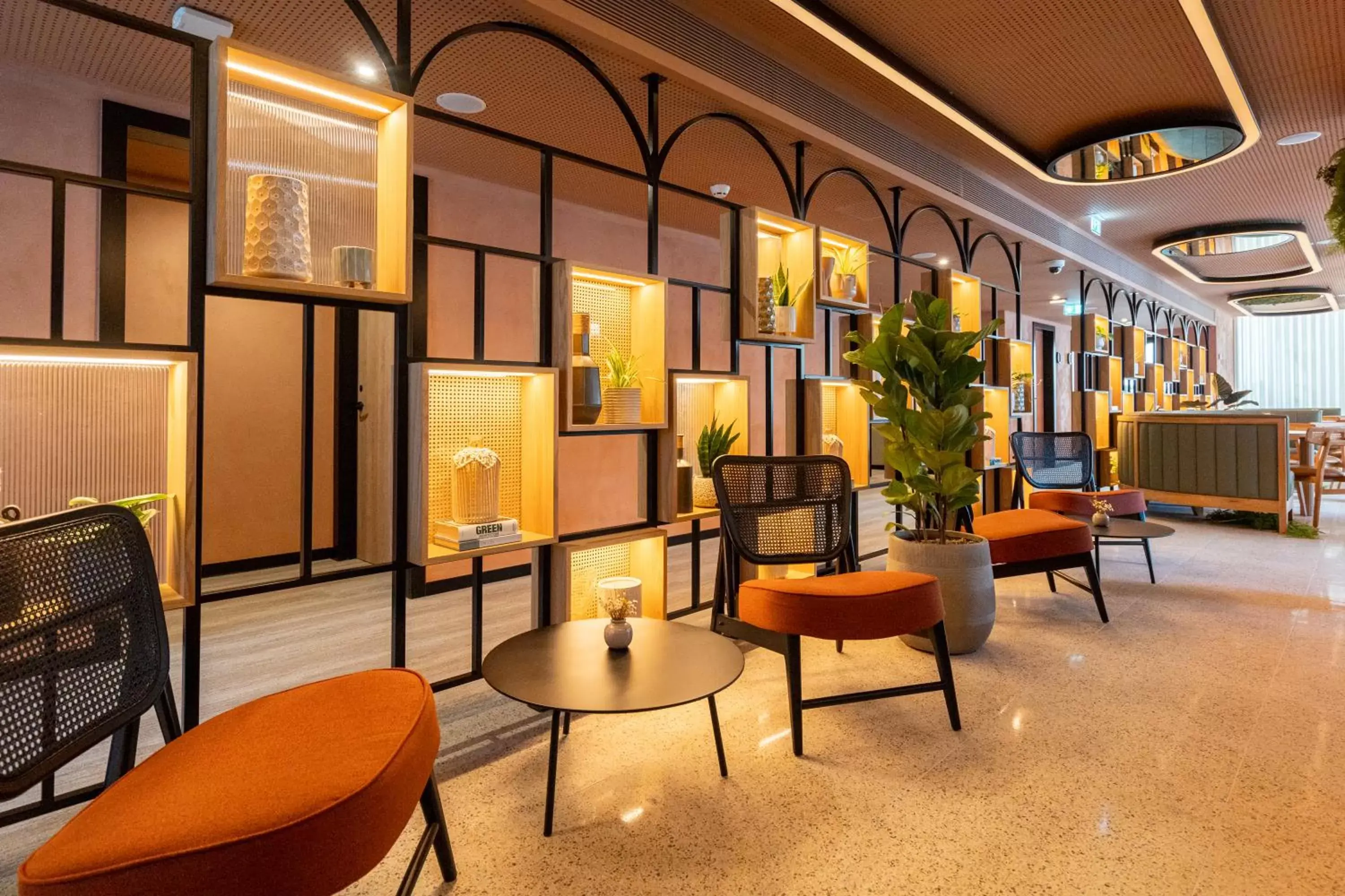 Lounge or bar, Lobby/Reception in The Editory Garden Porto Hotel