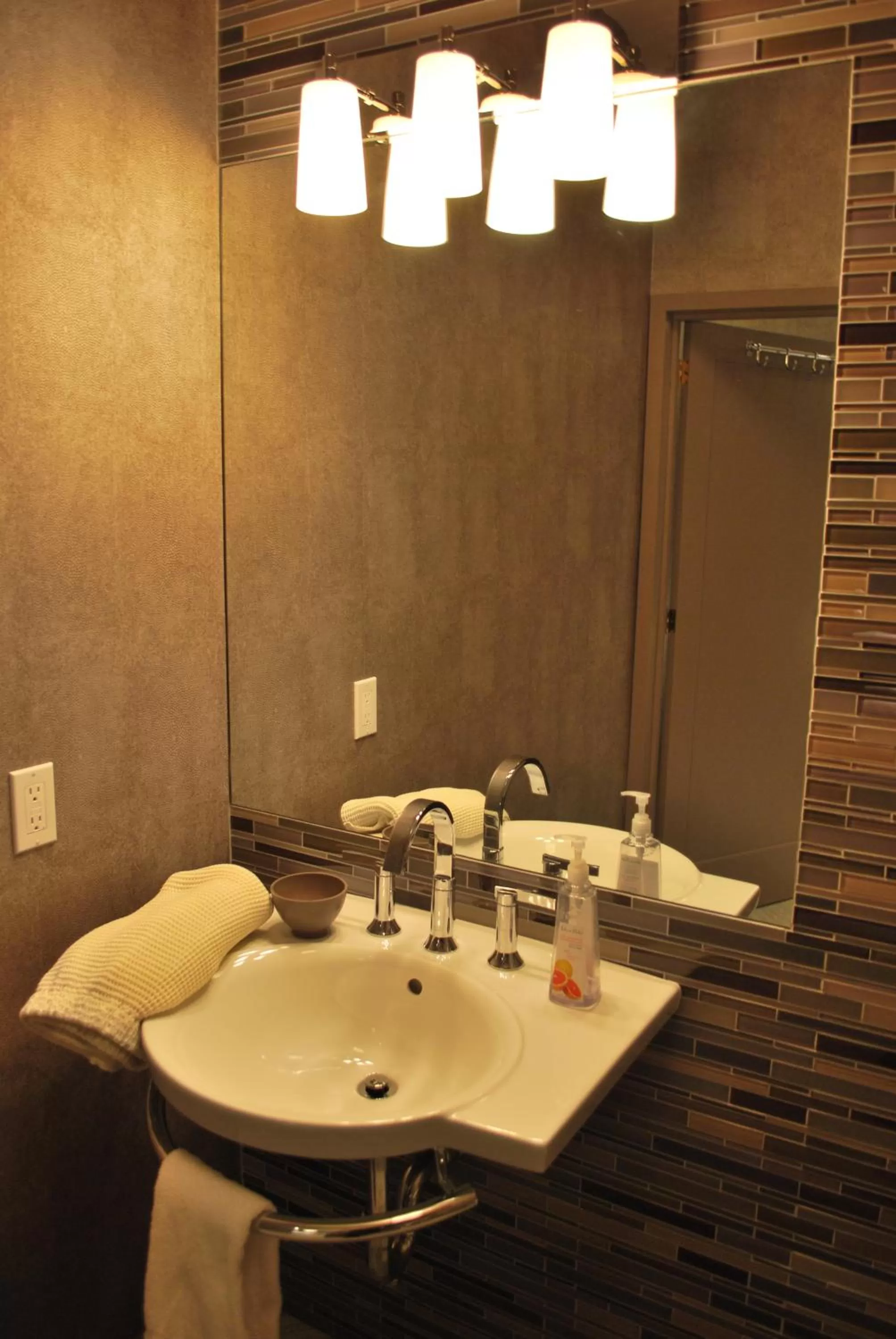 Bathroom in Washington Square Hotel