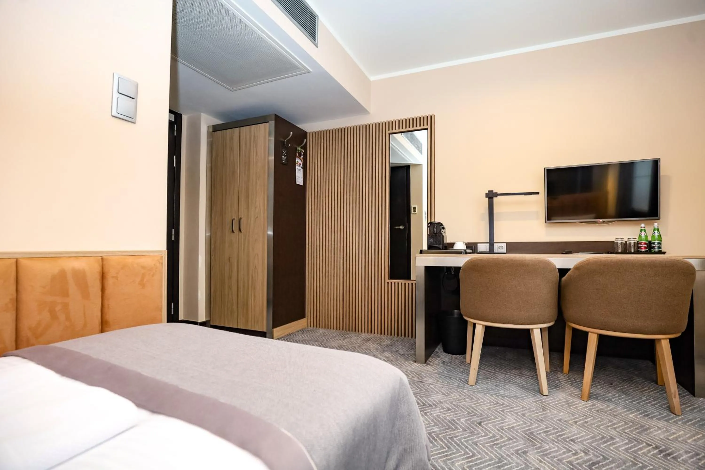 Classic Twin Room in Ilonn Hotel