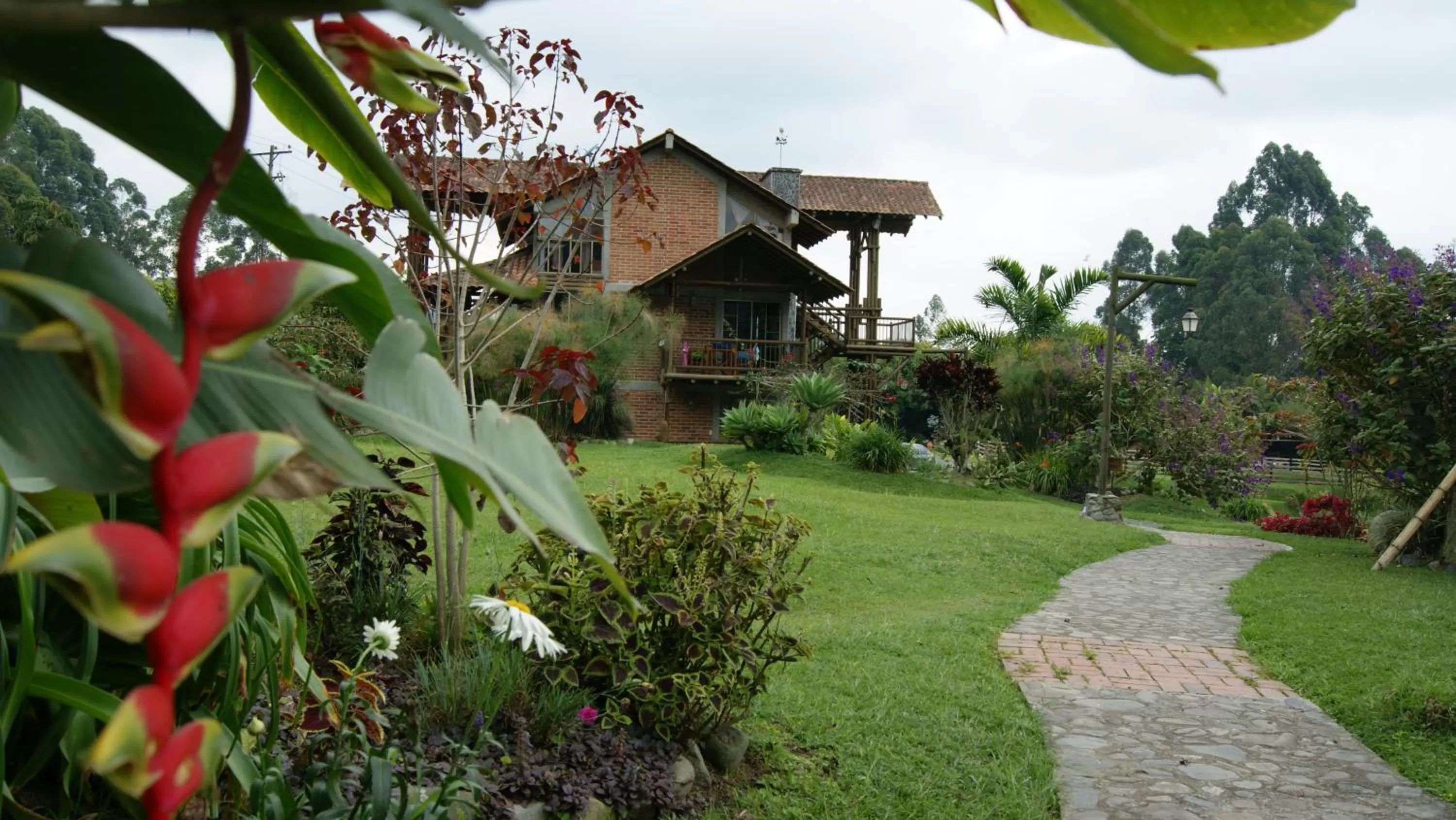 Garden, Property Building in Matisses Hotel & Spa