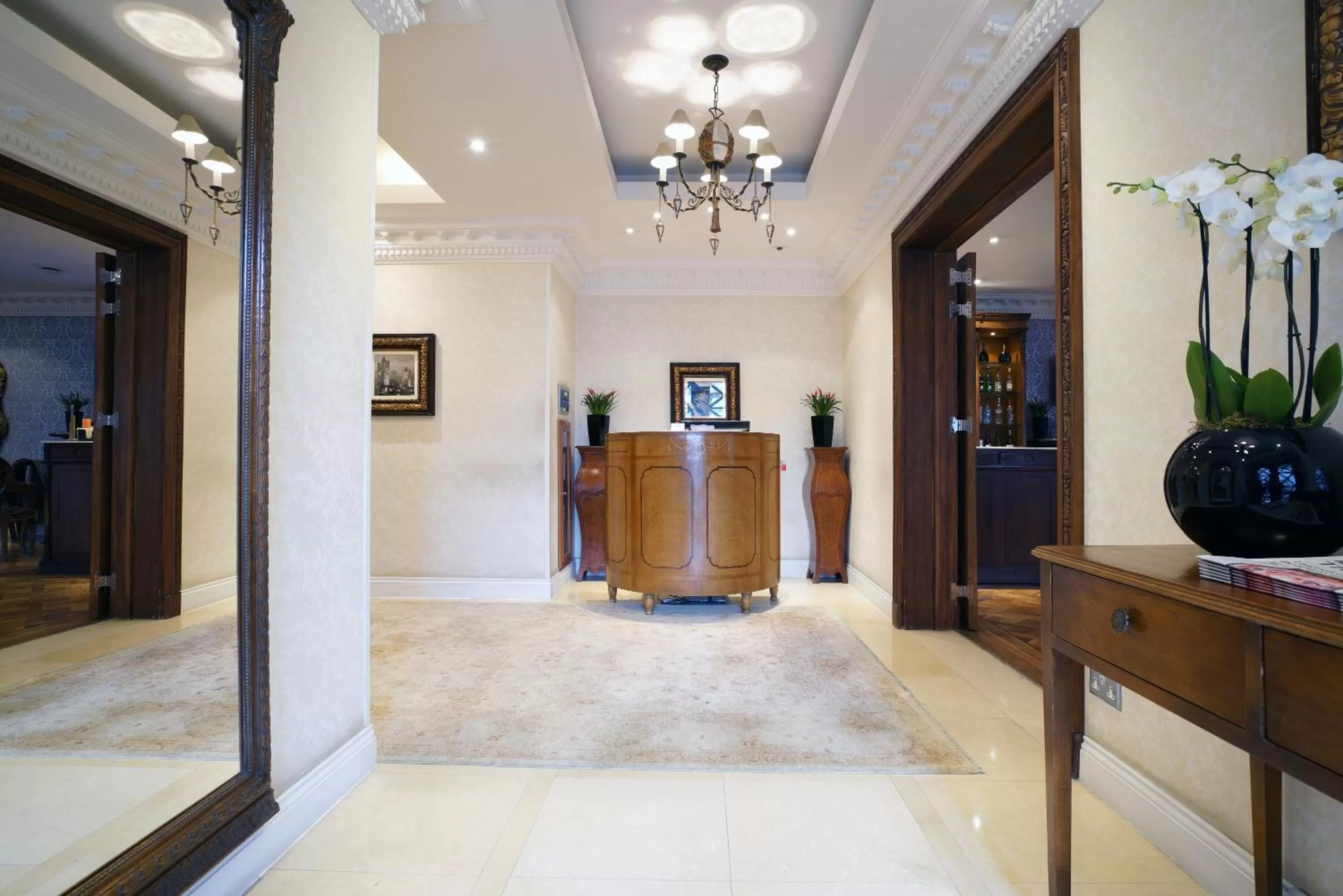 Facade/entrance in Ashburn Hotel