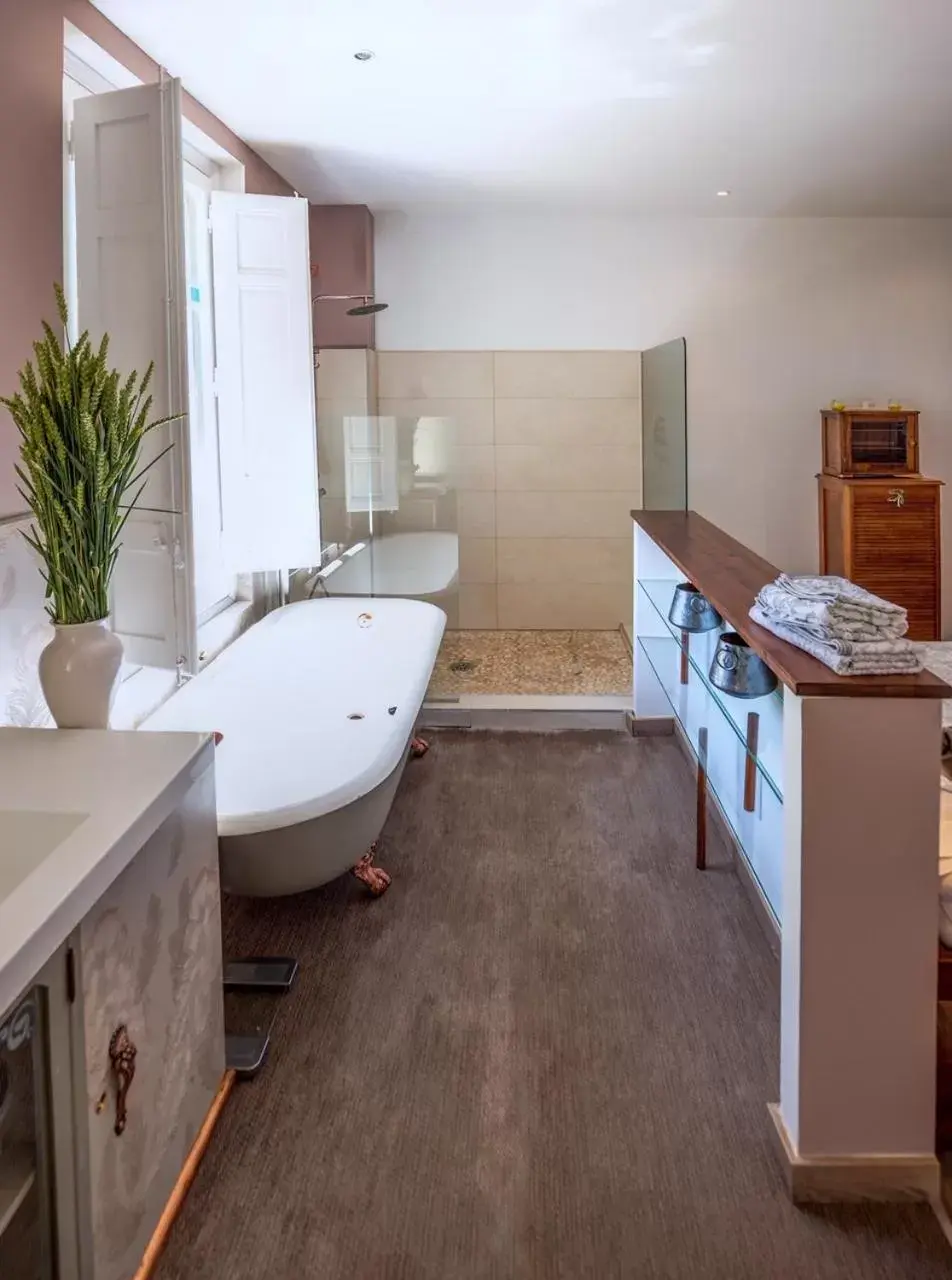 Bathroom in Finca Almenara de Copau