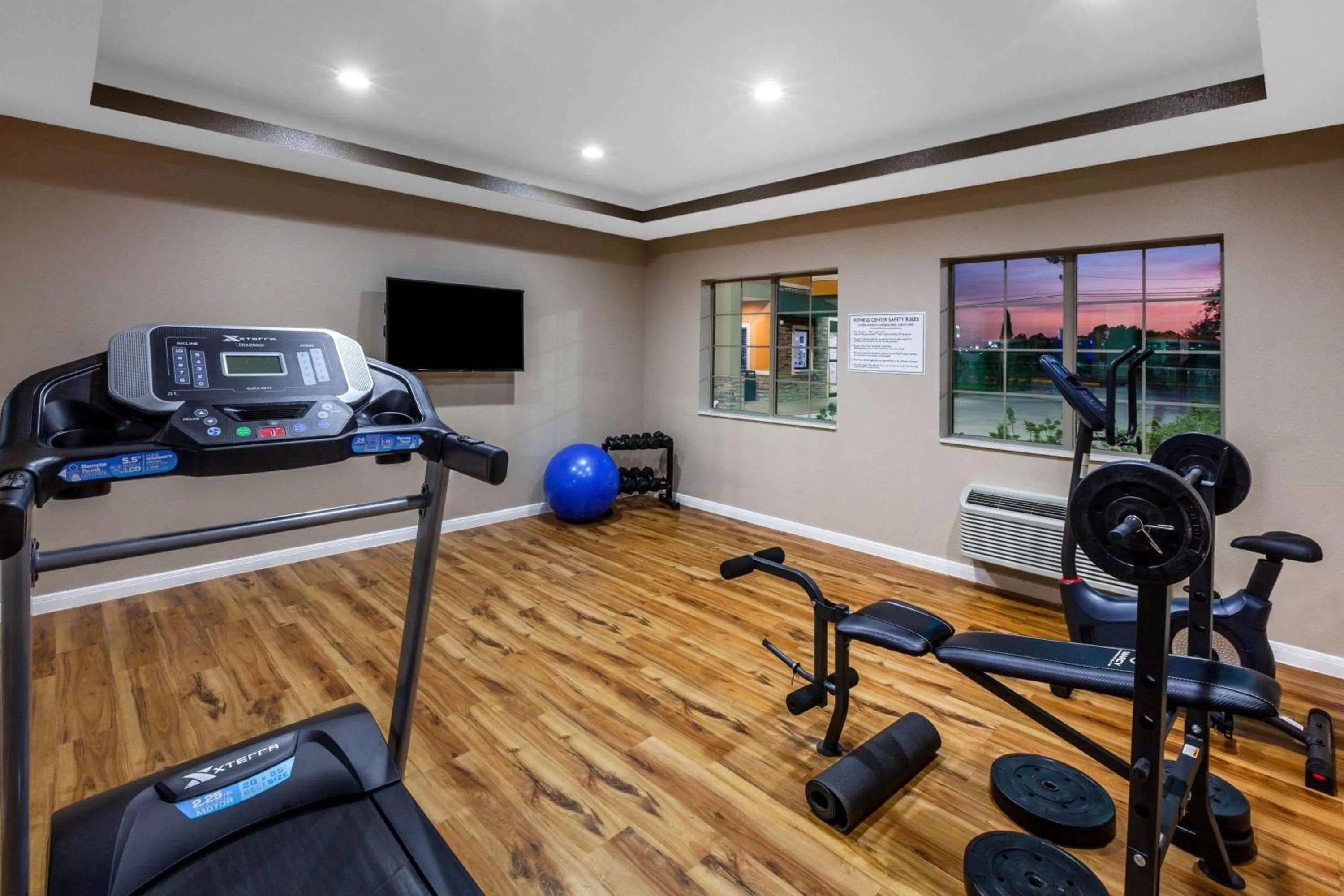 Fitness centre/facilities in Super 8 by Wyndham Houston Northwest Cypress