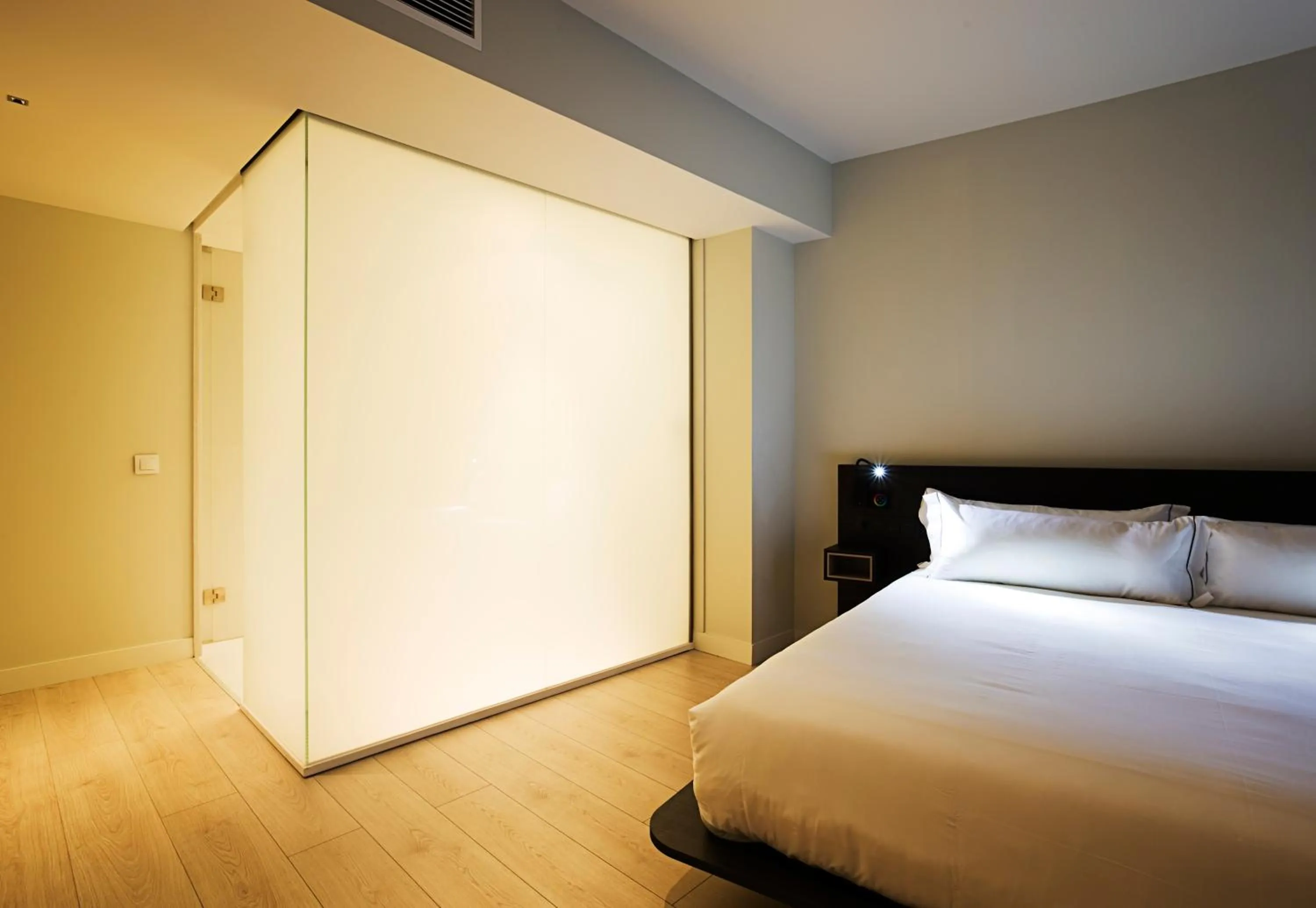 Bedroom, Bed in B&B HOTEL Madrid Centro Puerta del Sol