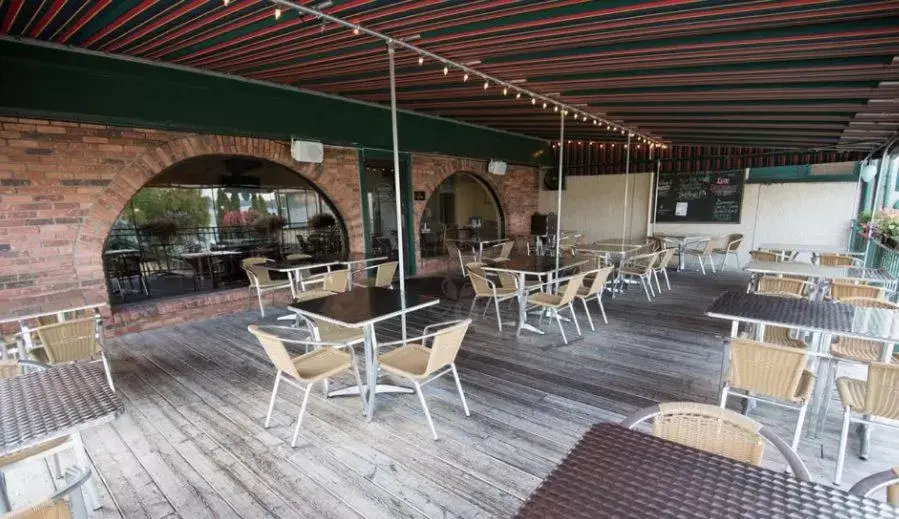 Patio, Restaurant/Places to Eat in The Gananoque Inn & Spa
