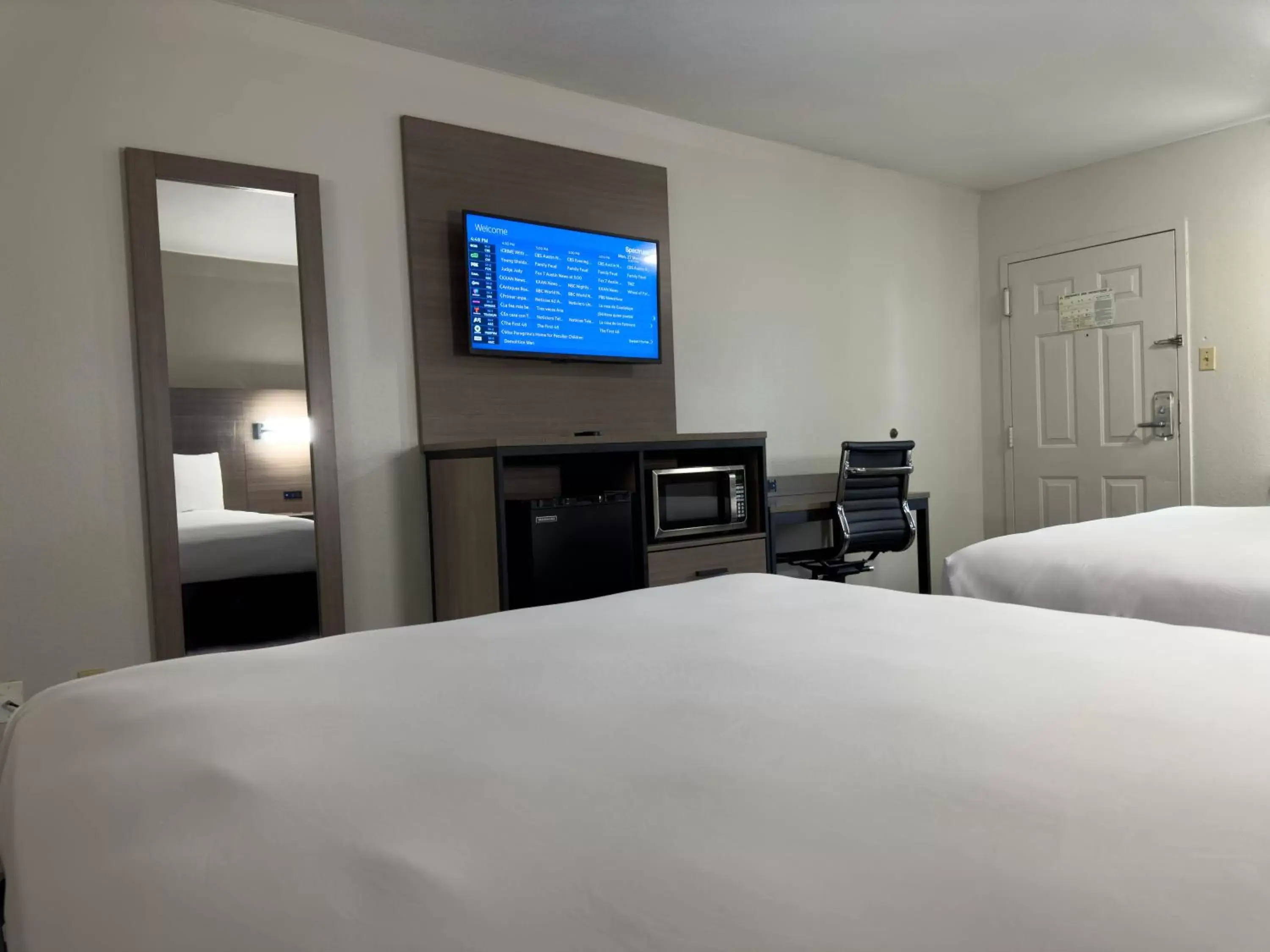 TV and multimedia, Bed in Americas Best Value Inn Austin