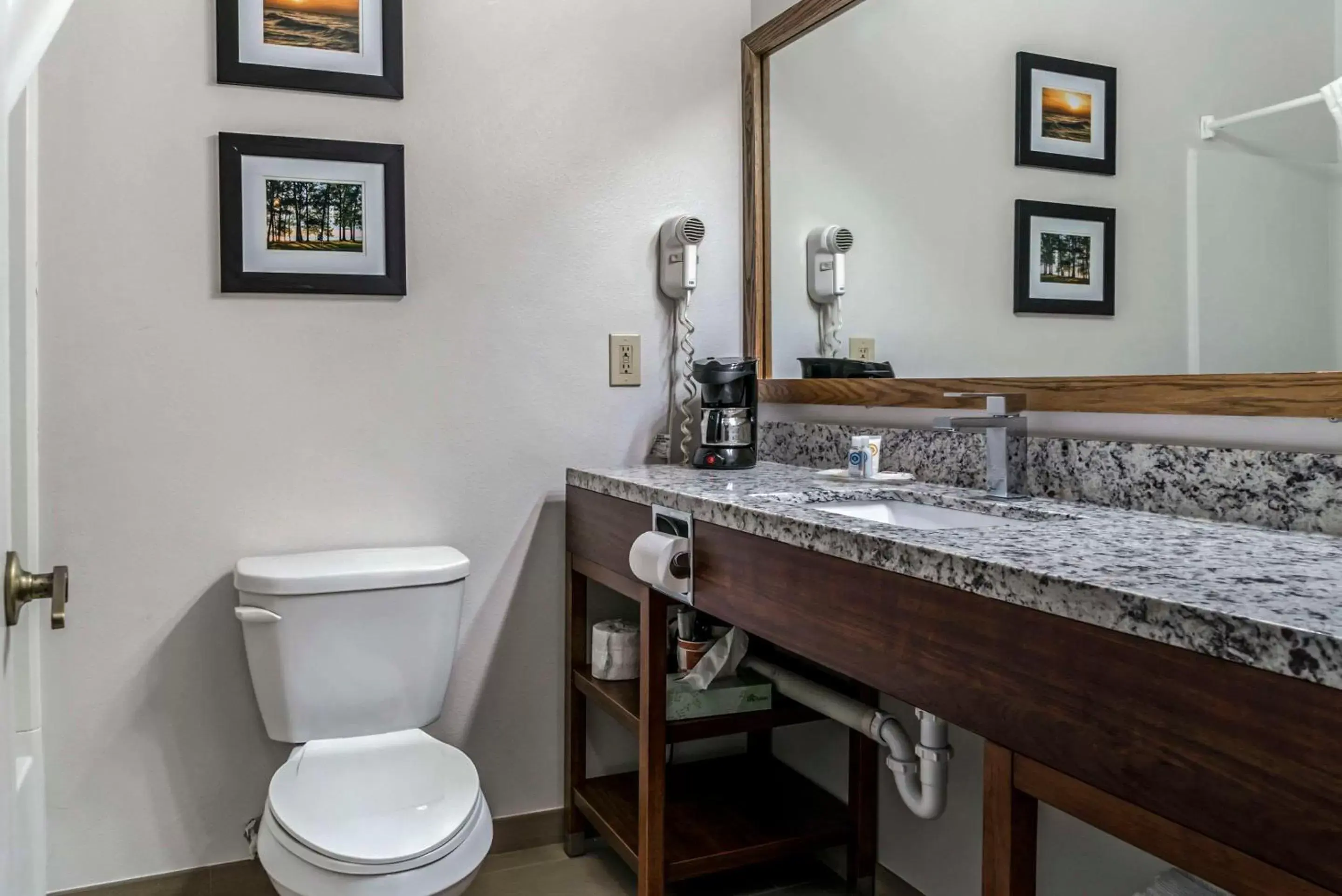 Bedroom, Bathroom in Comfort Inn East Oregon