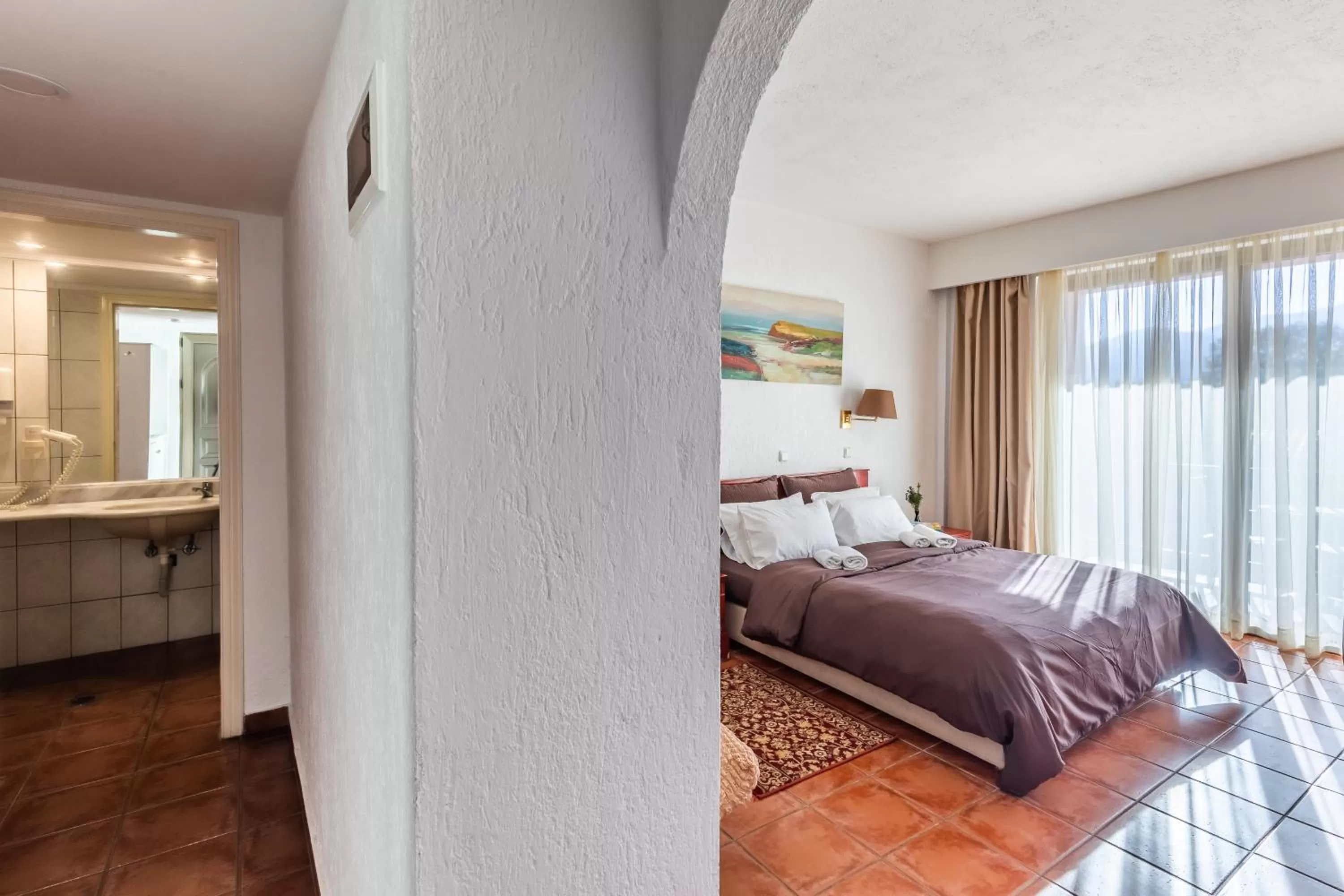 Bathroom, Bed in Rigas Hotel Skopelos