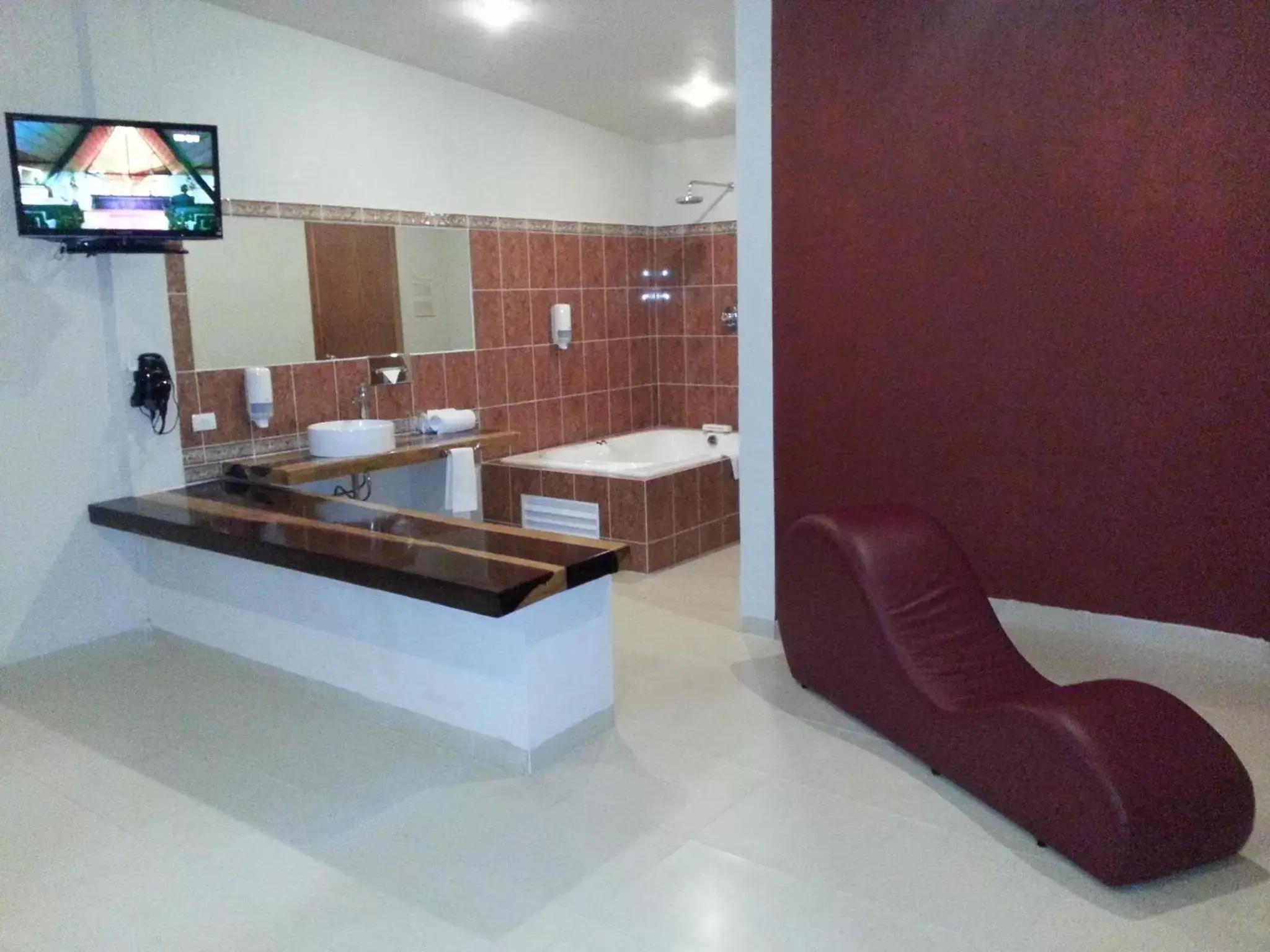 TV and multimedia, Bathroom in Auto Hotel Paraíso Inn