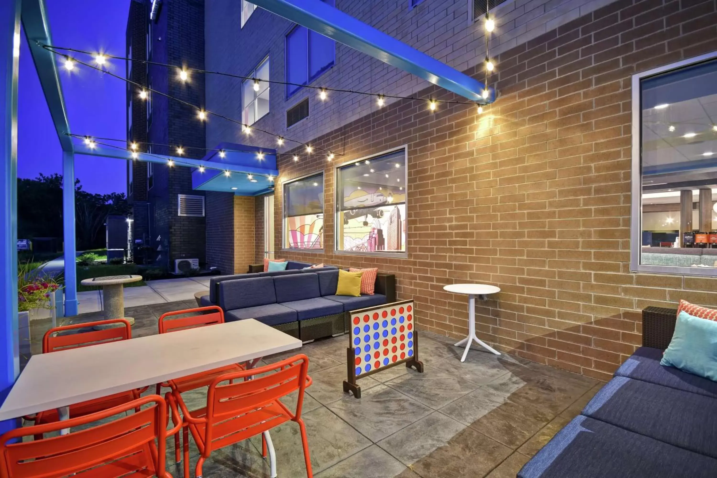 Patio, Restaurant/Places to Eat in Tru By Hilton Cincinnati Airport South Florence