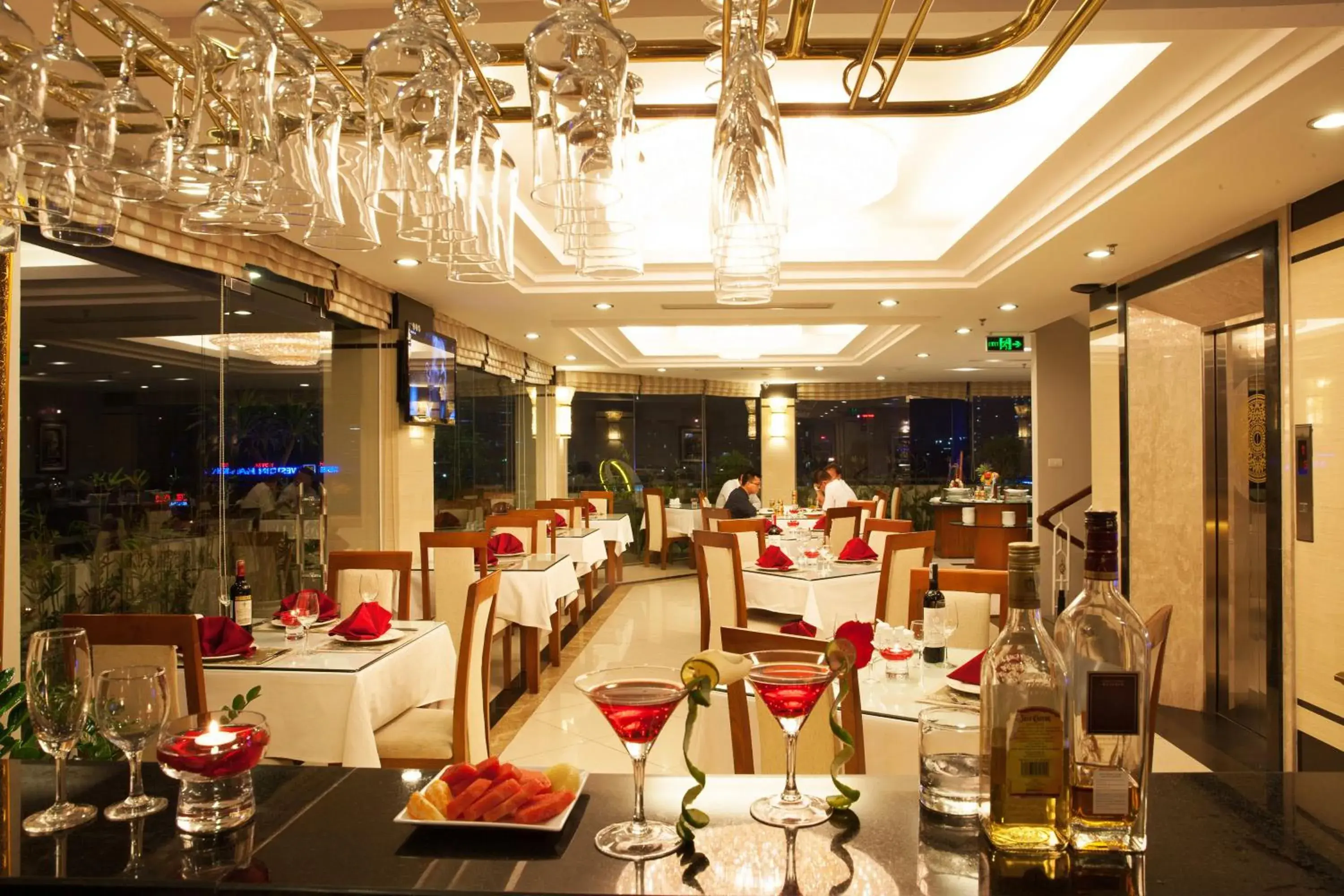 Restaurant/Places to Eat in Luxeden Hotel