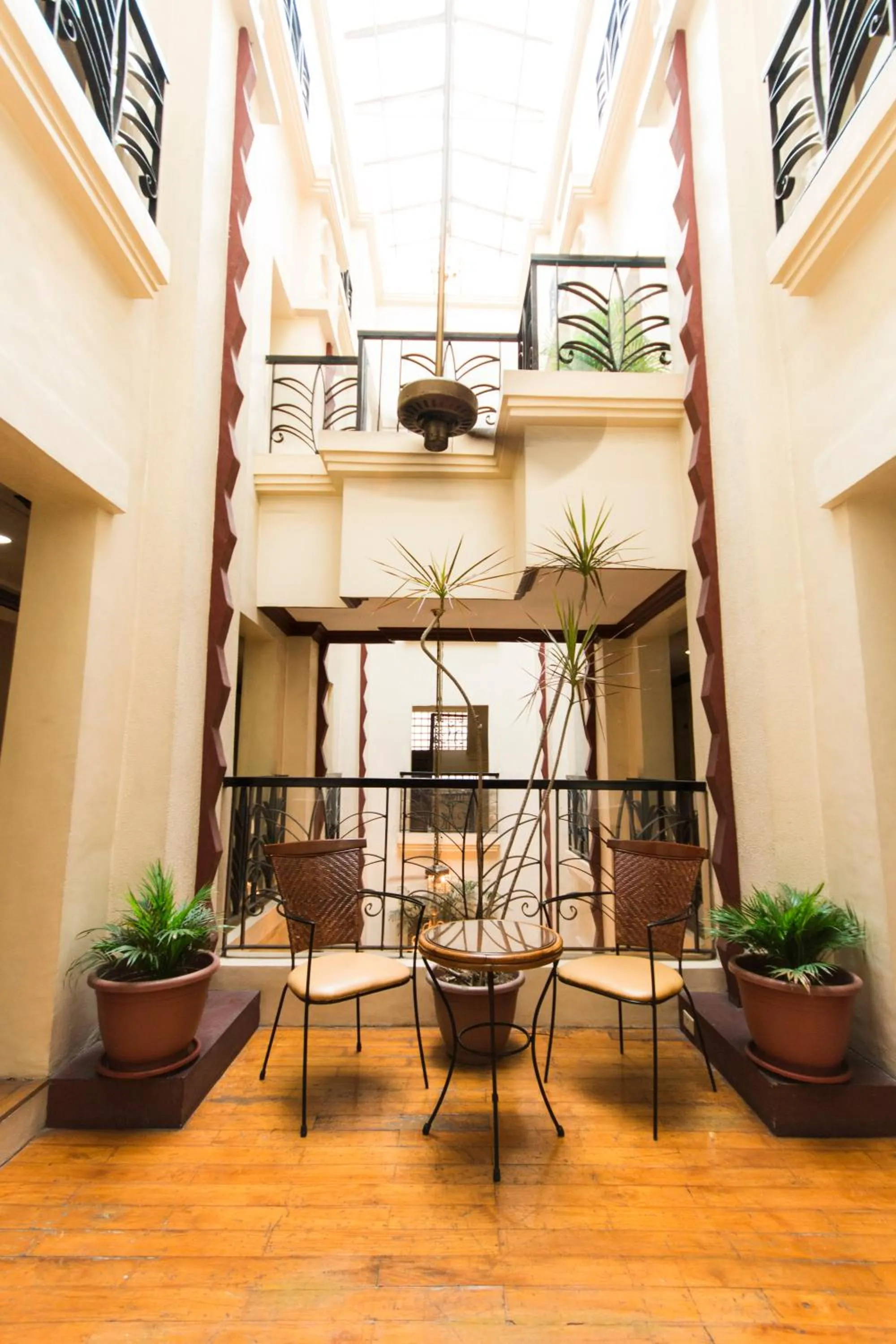 Area and facilities in Miramar Hotel