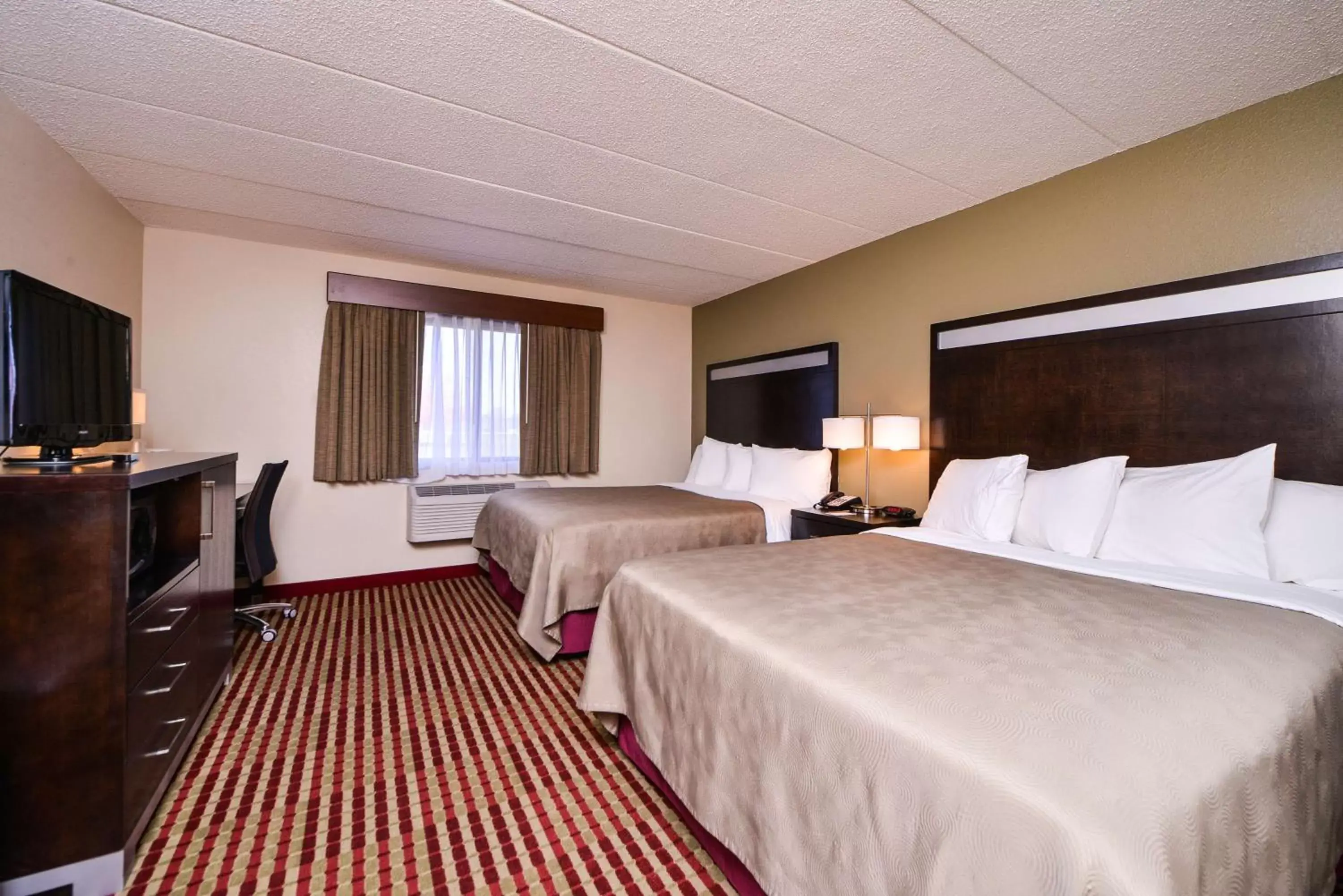 Photo of the whole room, Bed in Best Western Germantown Inn