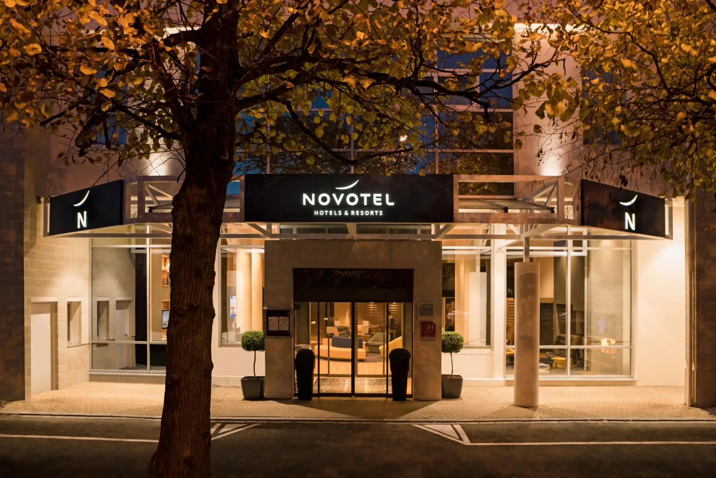 Facade/entrance in Novotel Chateau de Versailles Hotel