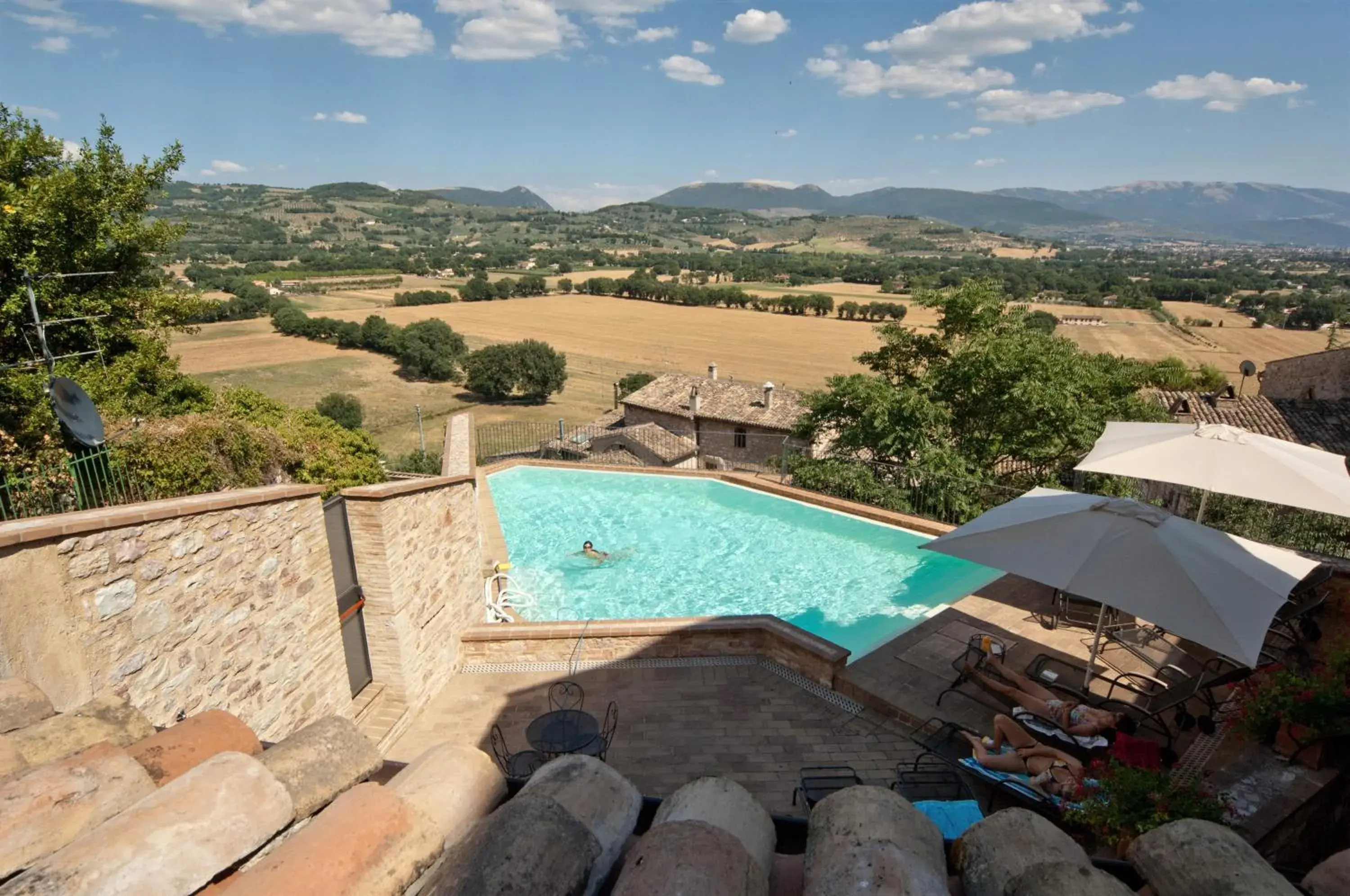 Pool View in La Bastiglia