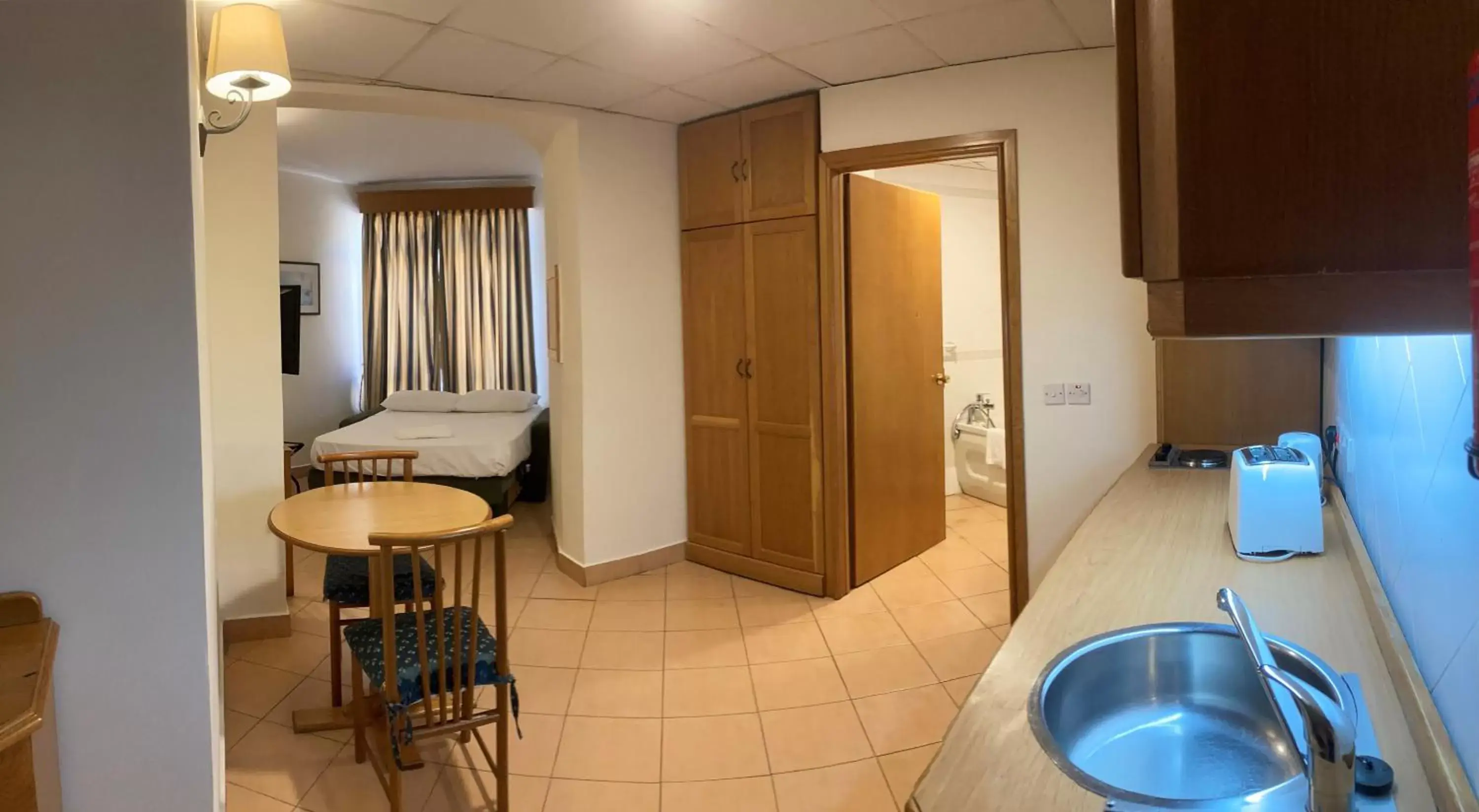 Bedroom, Bathroom in Hotel Kennedy Nova