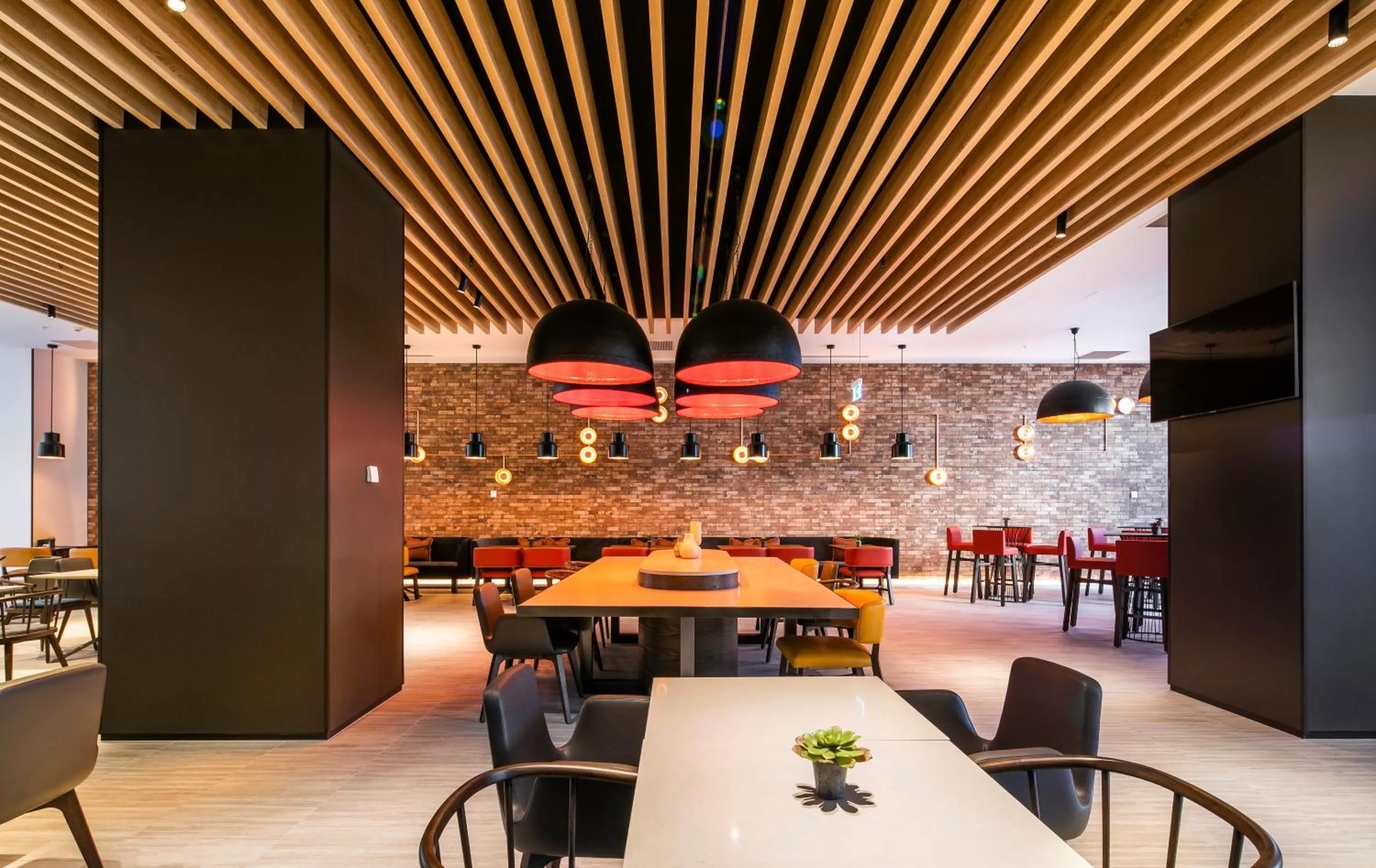 Restaurant/places to eat in Holiday Inn Express Melbourne Little Collins by IHG