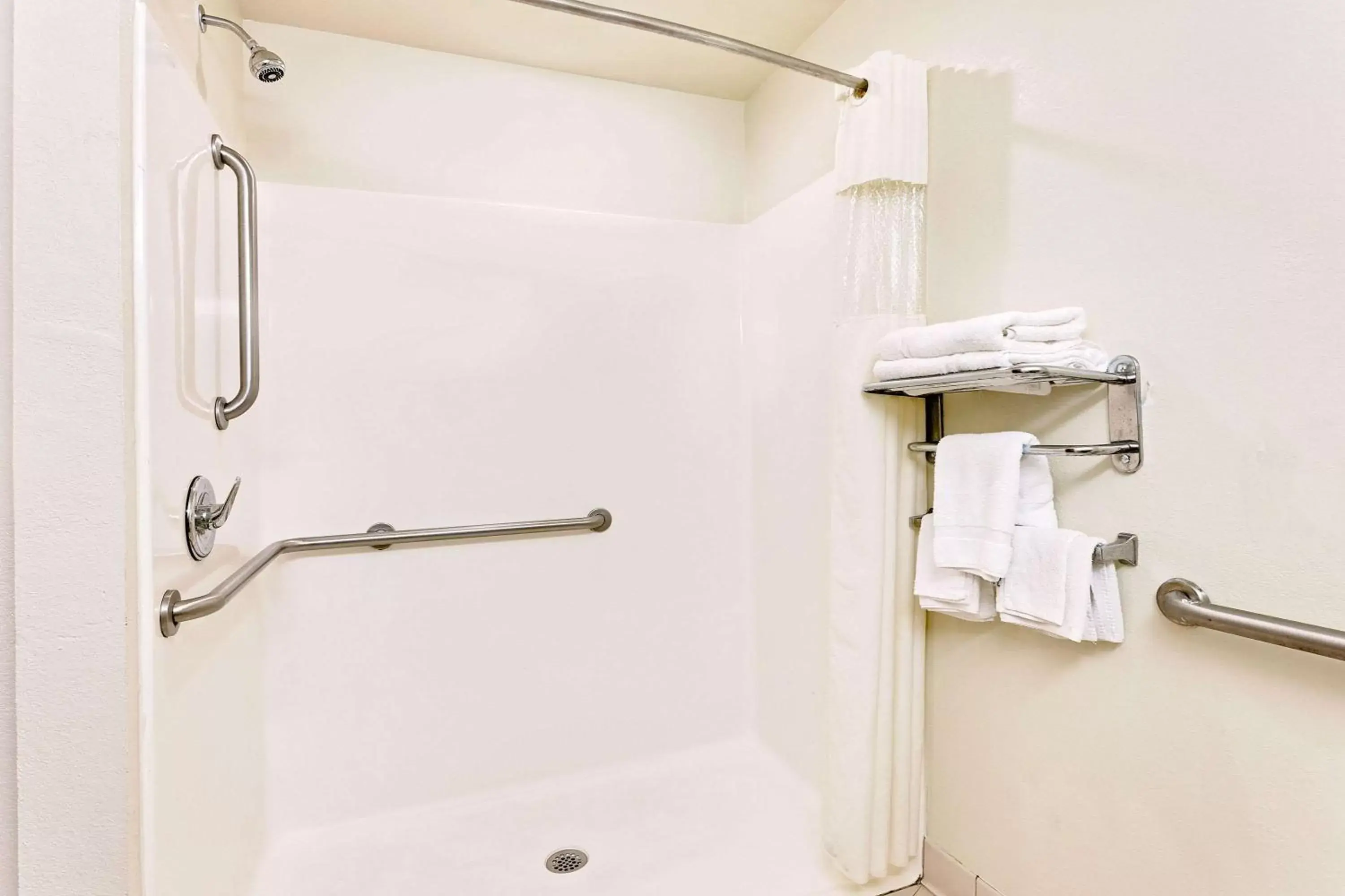 Shower, Bathroom in Microtel Inn & Suites by Wyndham Augusta/Riverwatch