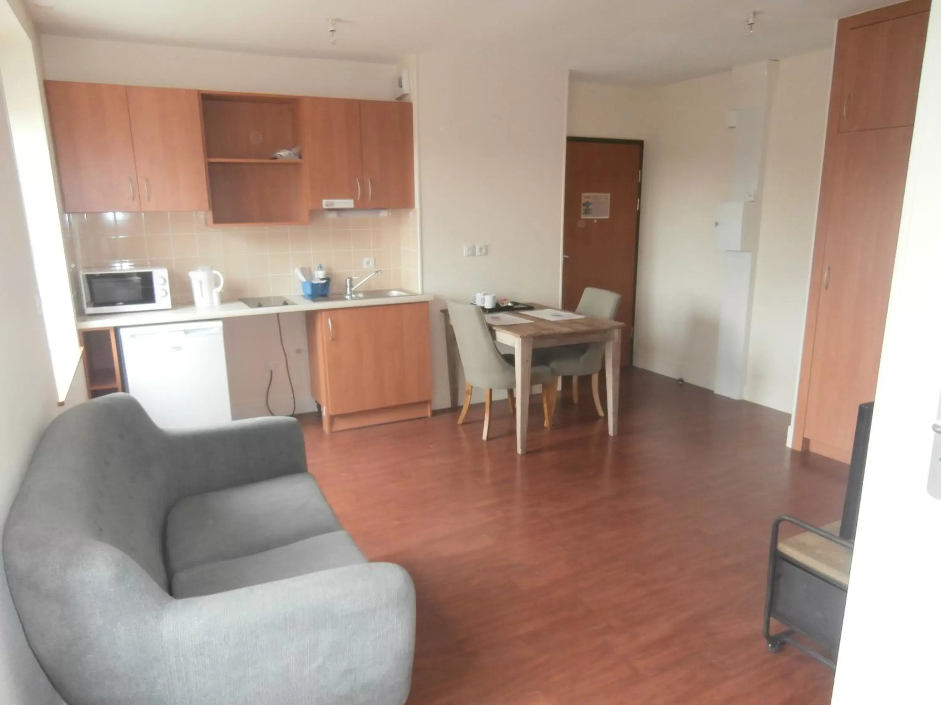 Photo of the whole room, Kitchen/Kitchenette in Résidence La Providence ZENAO Lisieux