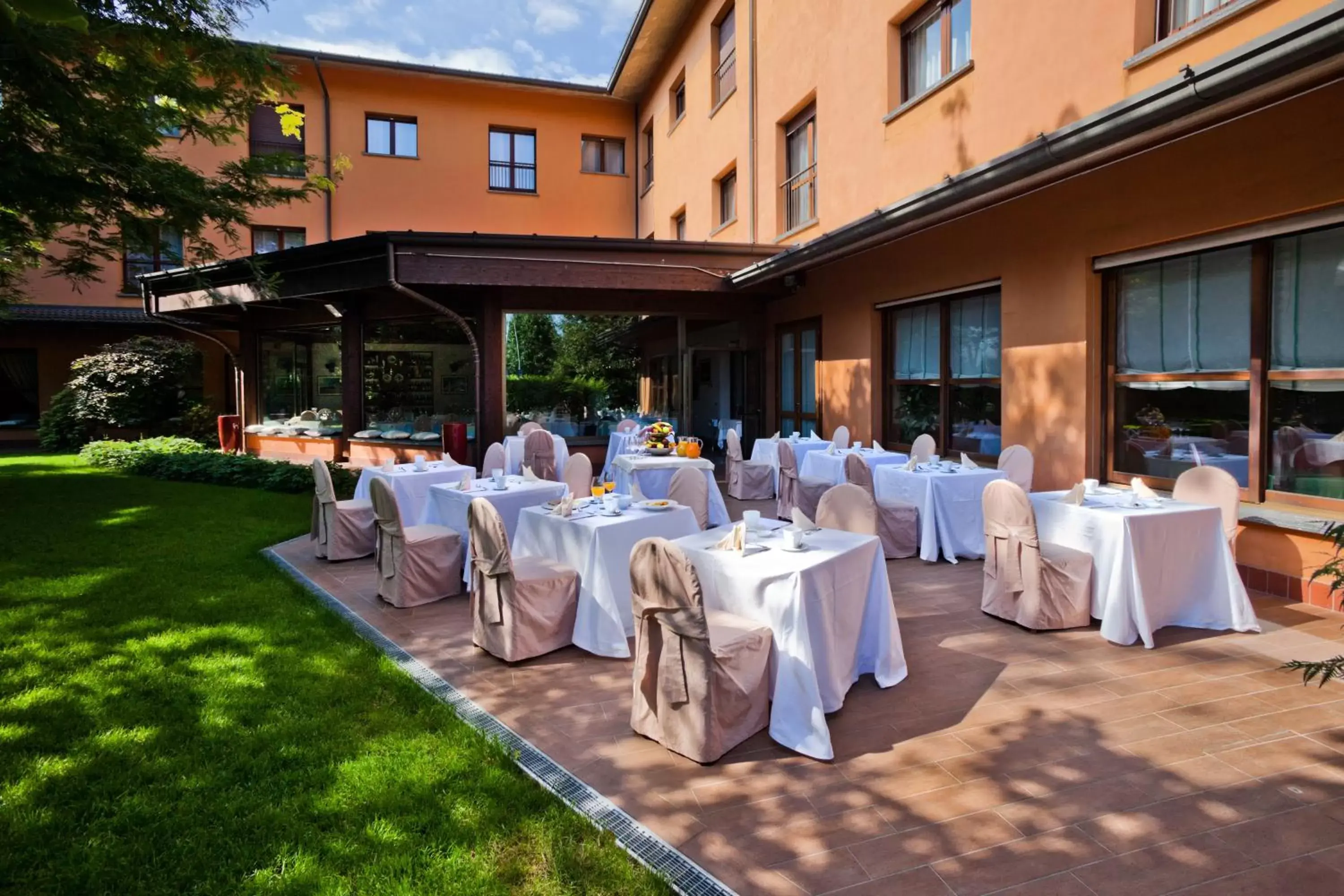 Restaurant/places to eat, Banquet Facilities in Brianteo Hotel and Restaurant