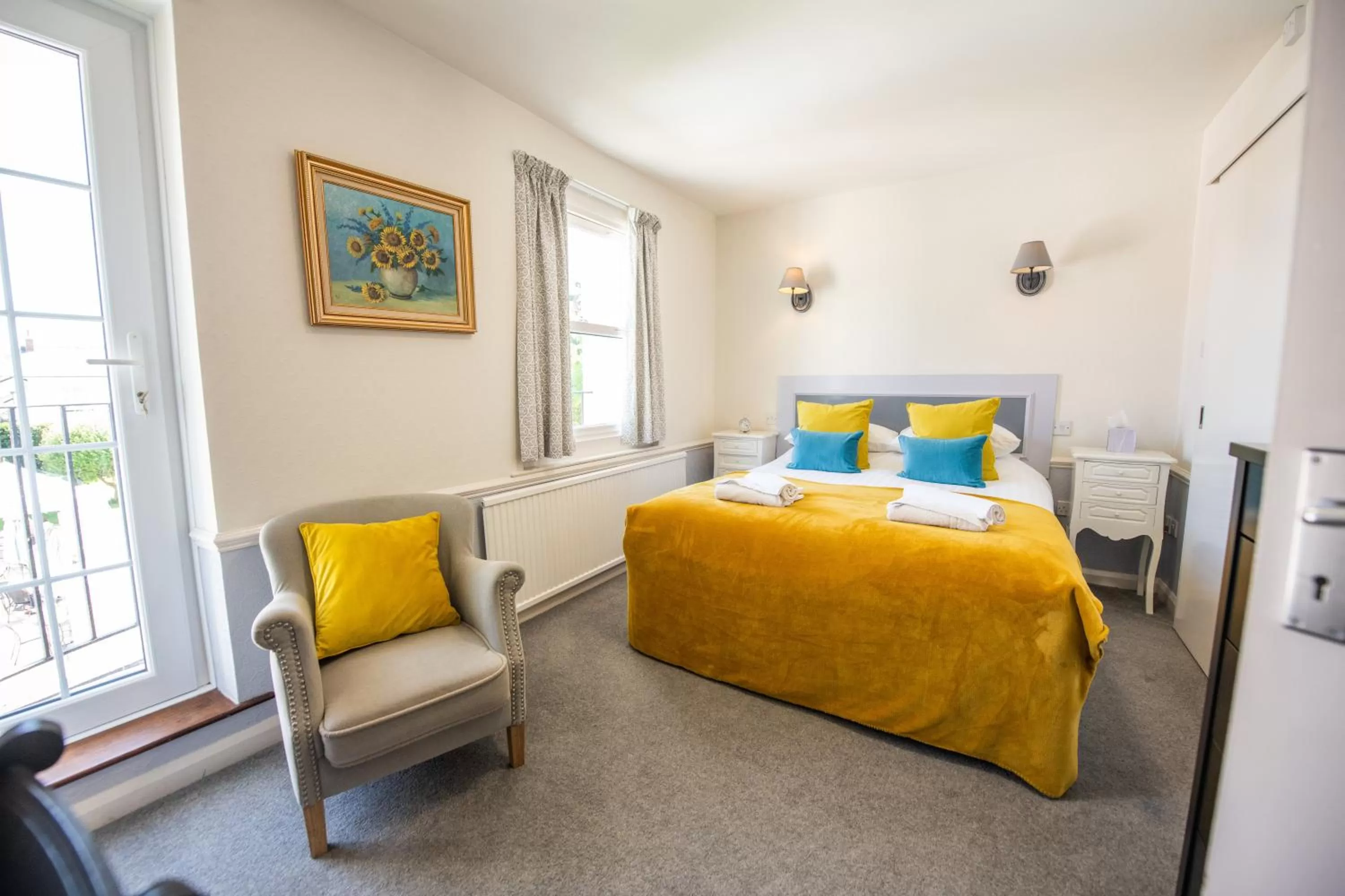 Bed in The Woodlands Hotel