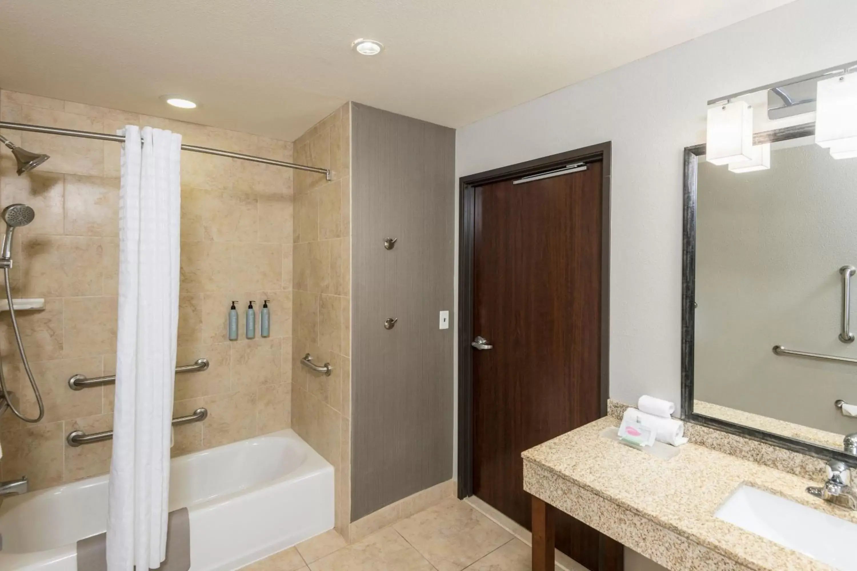 Photo of the whole room, Bathroom in Courtyard by Marriott Abilene Northeast